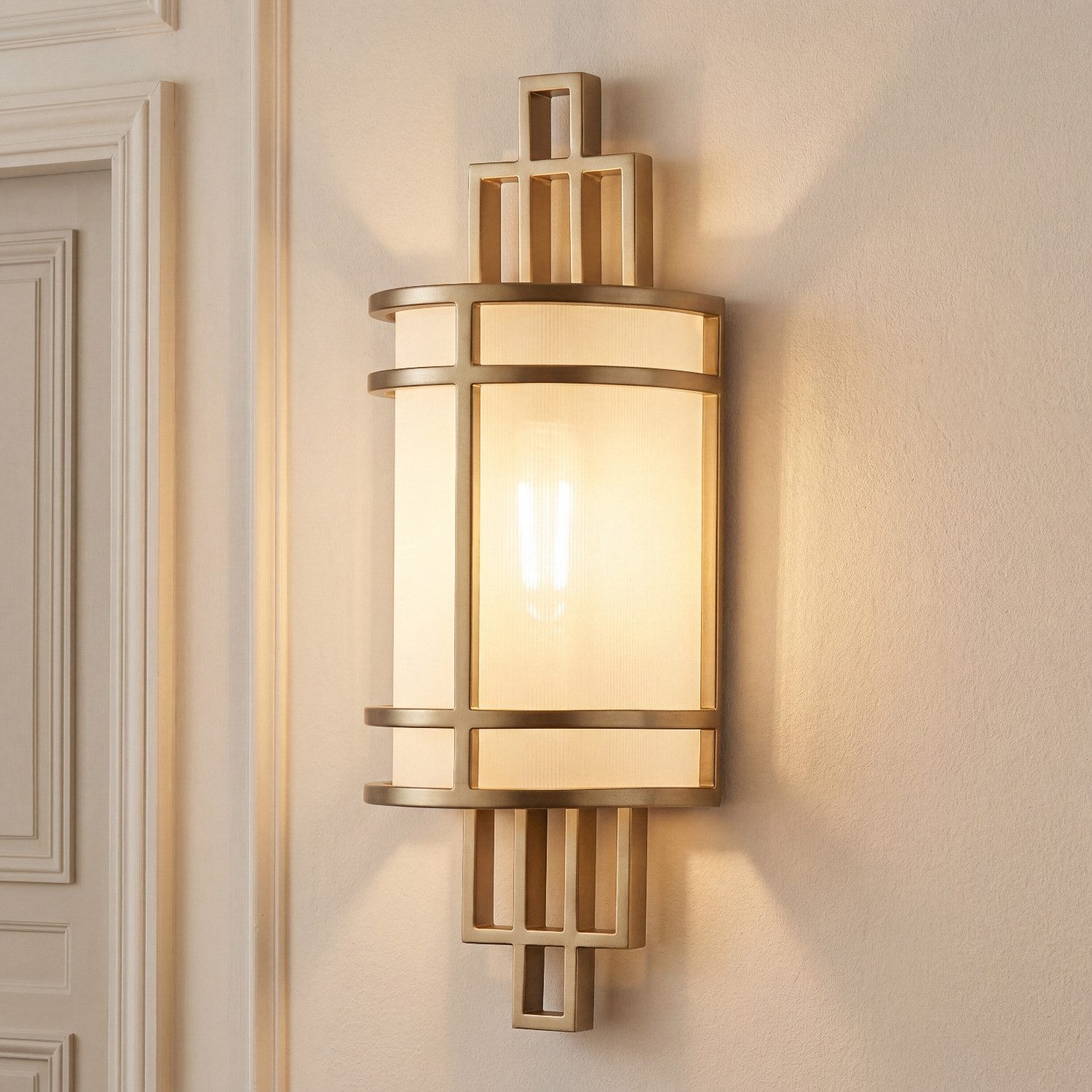 Licht-Erlebnisse Wandleuchte SHOJI, ohne Leuchtmittel, Vintage Design Glas Metall E27 in Messing Creme H: 39 cm