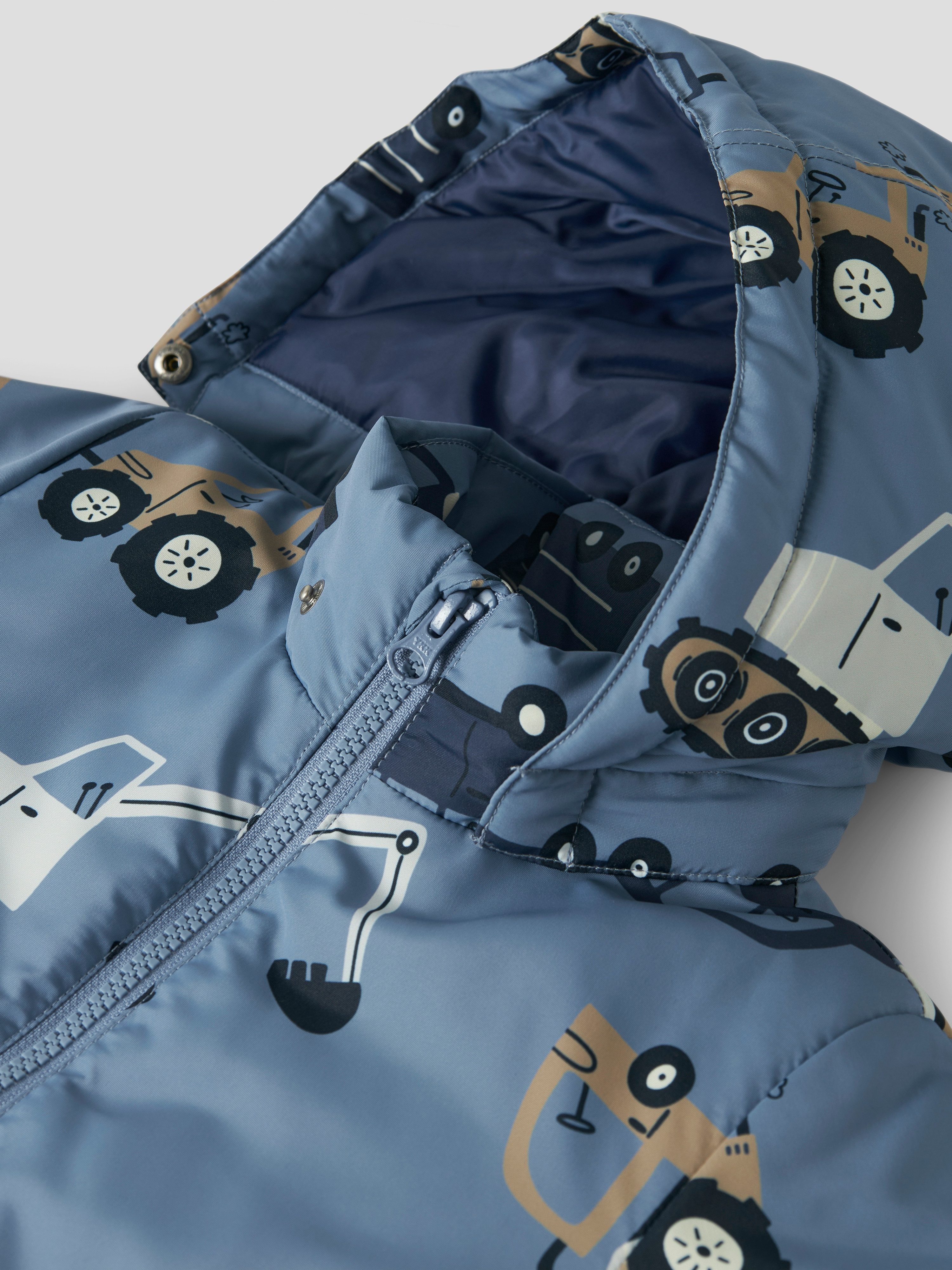 Name It Outdoorjacke NMMMAX JACKET PA AOP NOOS Kunstfaser, wasserabweisend, mit abnehmbarer Kapuze