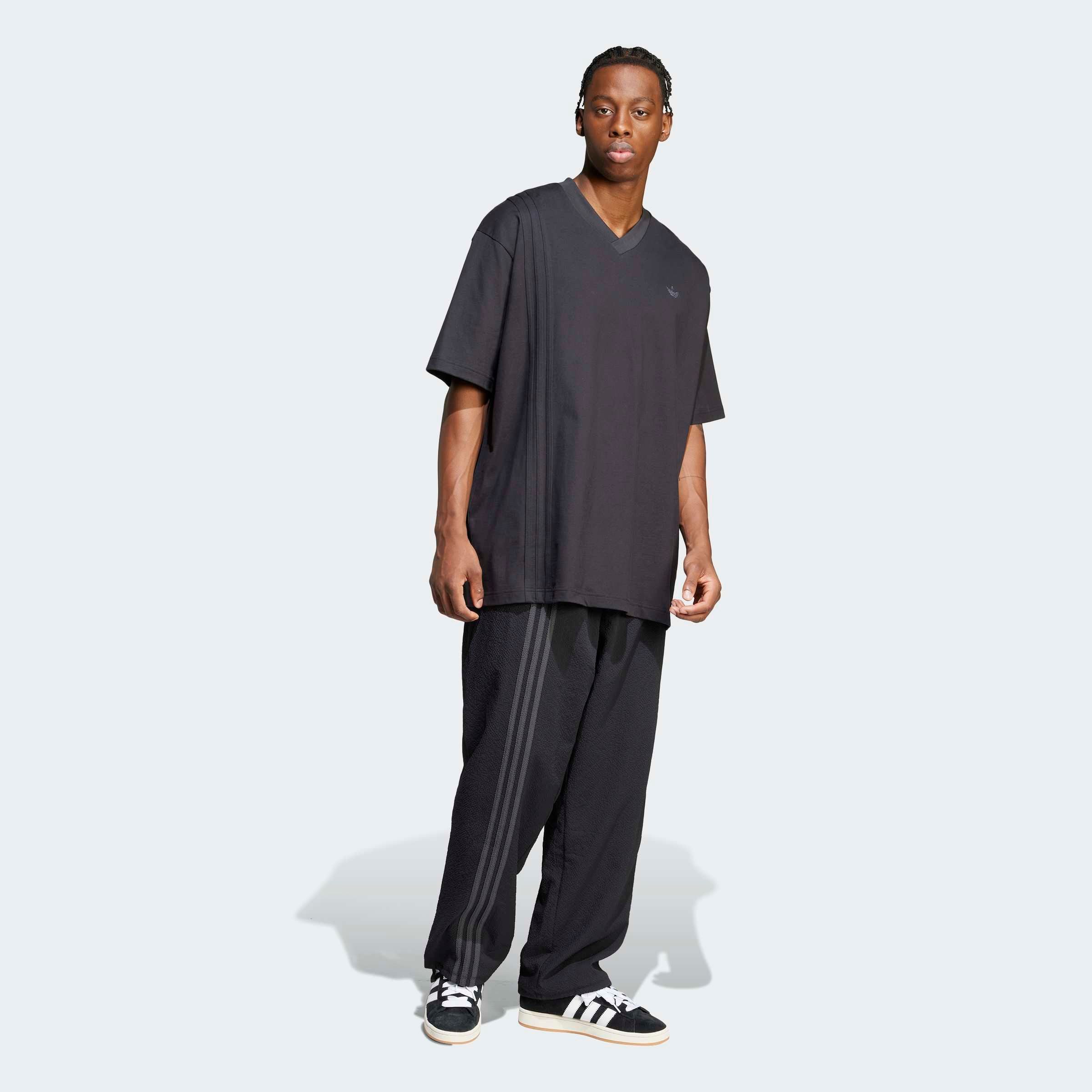 adidas Originals T-Shirt FRONT 3-STREIFEN mit V-Ausschnitt, seitlich versetzte 3-Streifen, aus 100 % Baumwolle