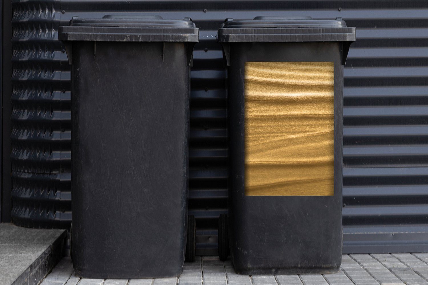 Wandsticker (1 - Mülltonne, Sticker, St), Metallischer Mülleimer-aufkleber, - Container, Golf MuchoWow Druck Abfalbehälter Gold