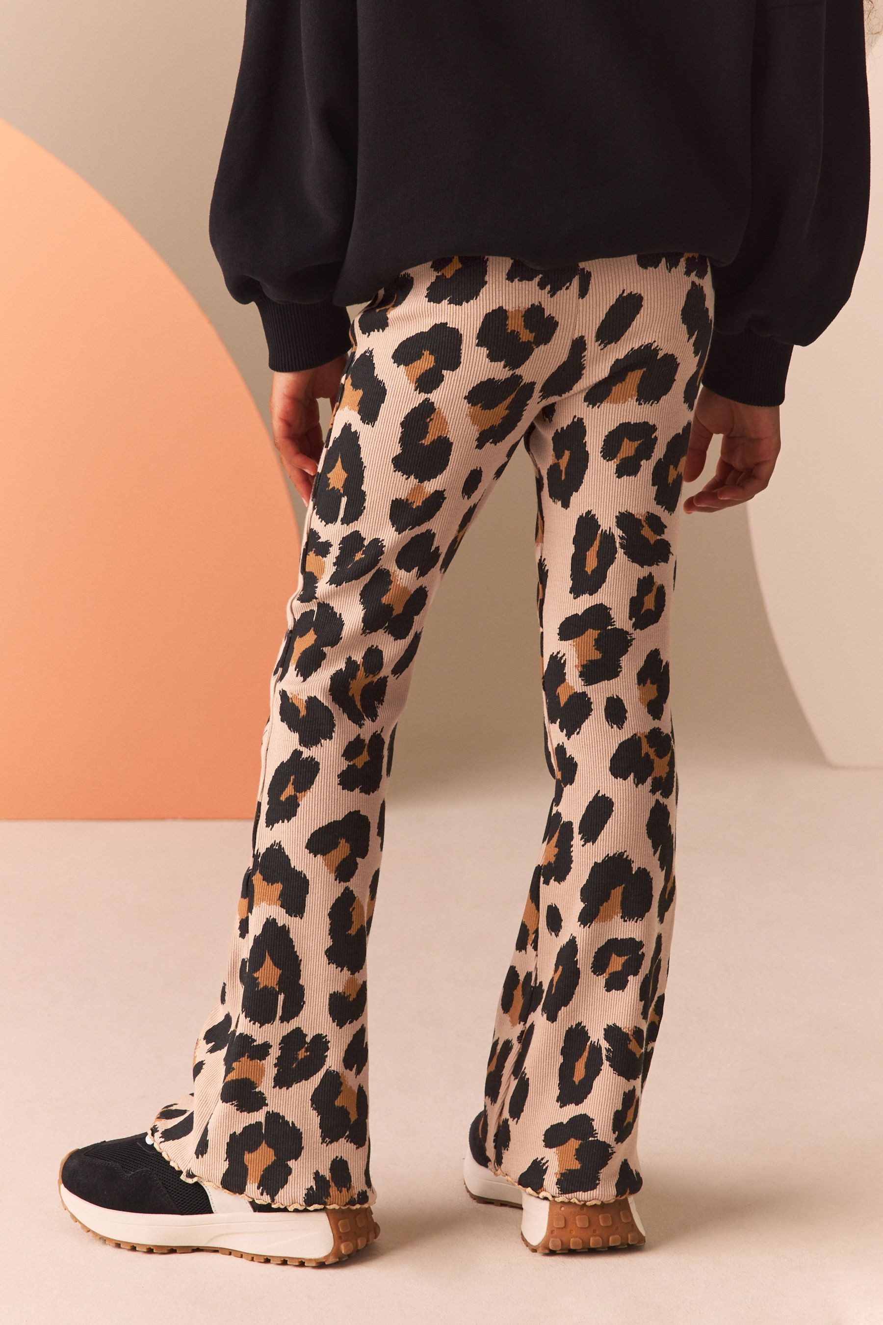 Next Leggings Gerippte Leggings mit ausgestelltem Bein (1-tlg)