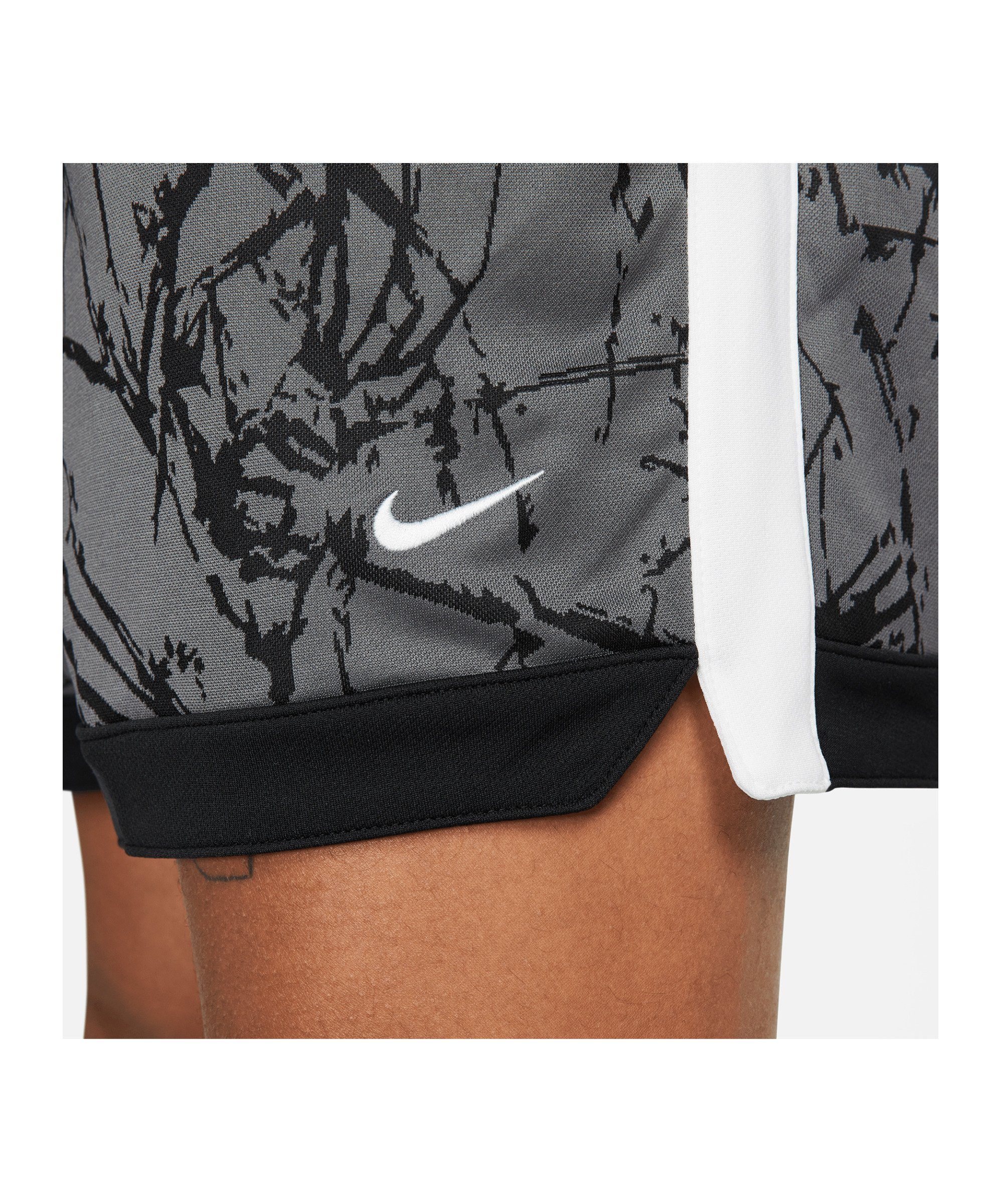 Nike Sportswear grauschwarzweiss Short 5inch Jogginghose F.C