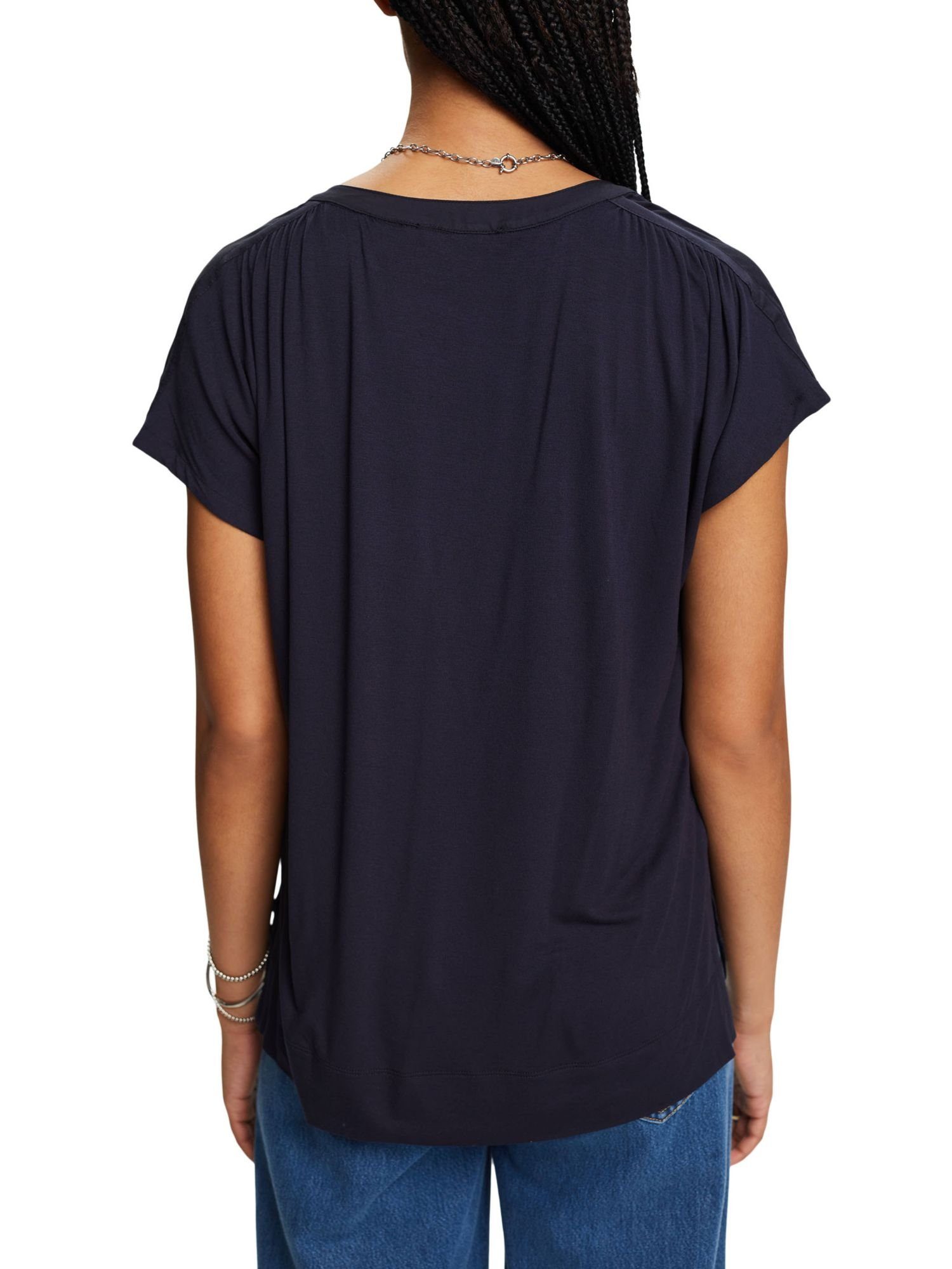 Esprit Collection T-Shirt Bluse mit (1-tlg) V-Neck, ECOVERO™ LENZING™ NAVY