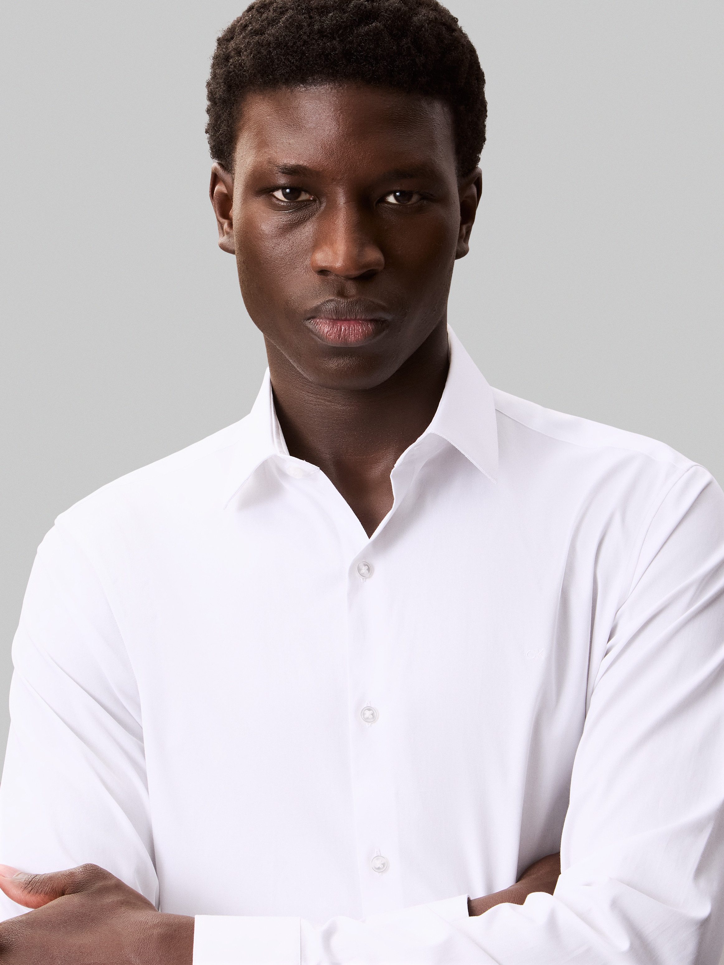 Calvin Klein Businesshemd SLIM ESNTL POPLIN NOS STR SLD Mit Monogramm-Stickerei