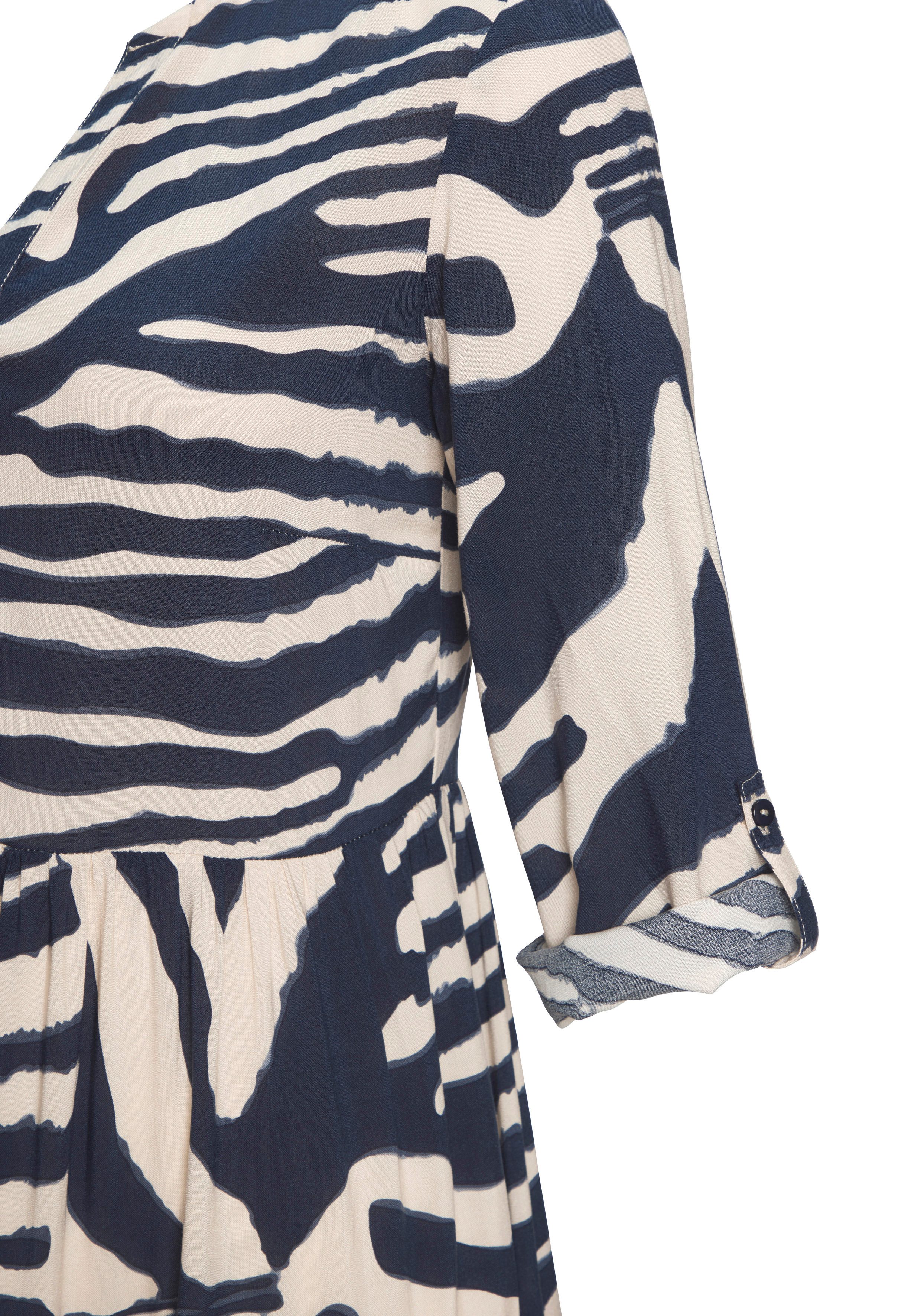 LASCANA Maxikleid mit Animalprint und kurzer Knopfleiste aus Webware, 3/4-Ärmel Sommerkleid in lockerer Passform, Kaftankleid mit weitem Rockteil