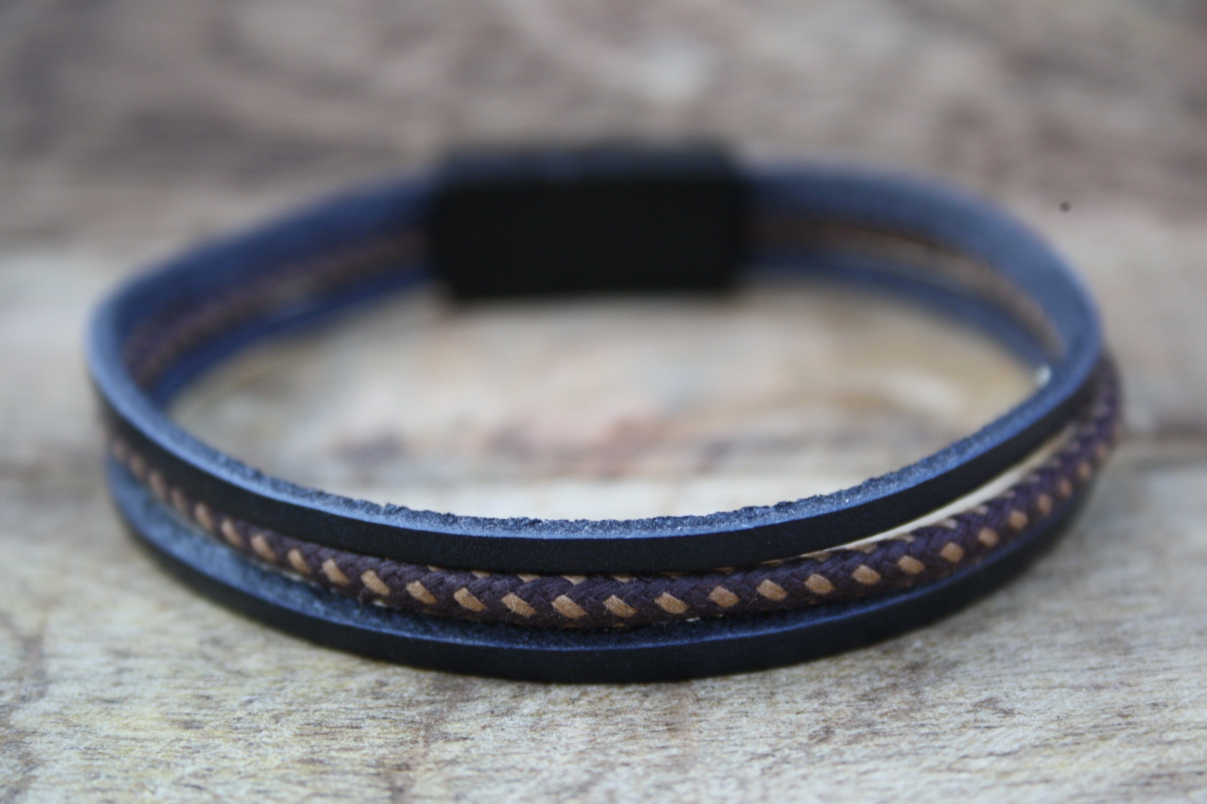 NAHLE Lederarmband (inkl. Schmuckbox), aus Leder, mit Magnetverschluss für  ein sicheres verschließen, Elegantes Armband aus Echtleder