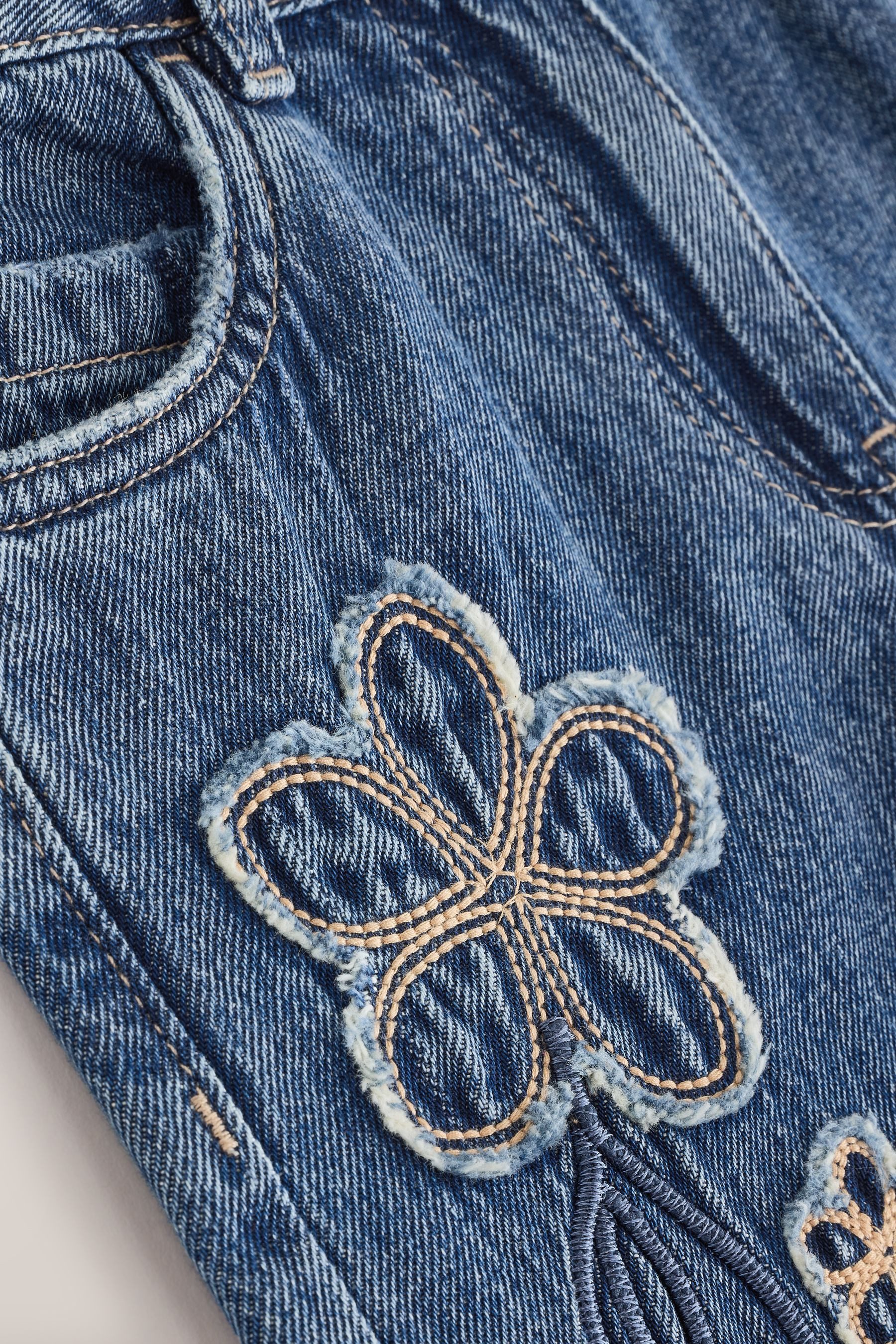 Next Weite Jeans Verzierte Jeans mit floralem Zierprint (1-tlg)