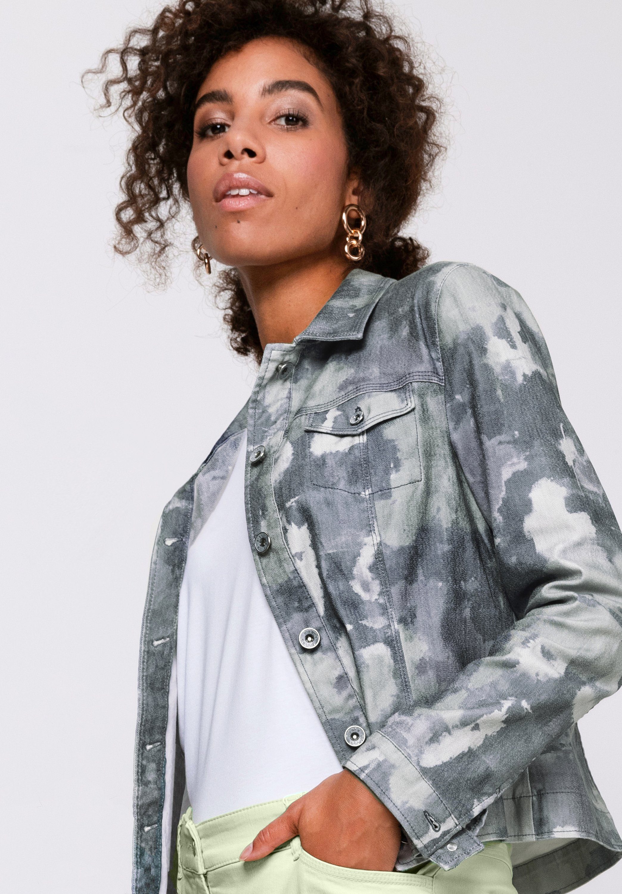 bianca Jeansjacke JUNE im angesagten Allover-Print mit stylischen Details