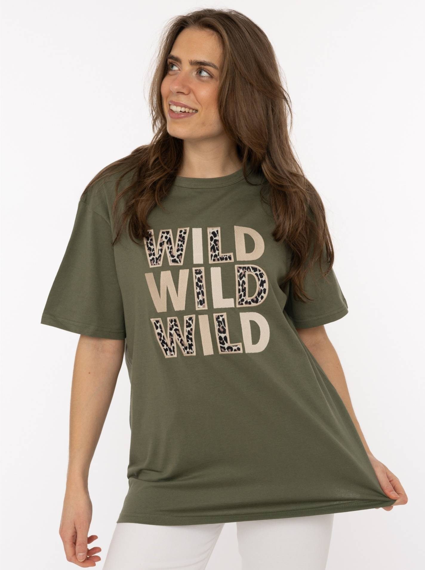 Zwillingsherz T-Shirt "Wild Wild Wild" großer, gestickter Schriftzug mit Leomuster, Rundhals