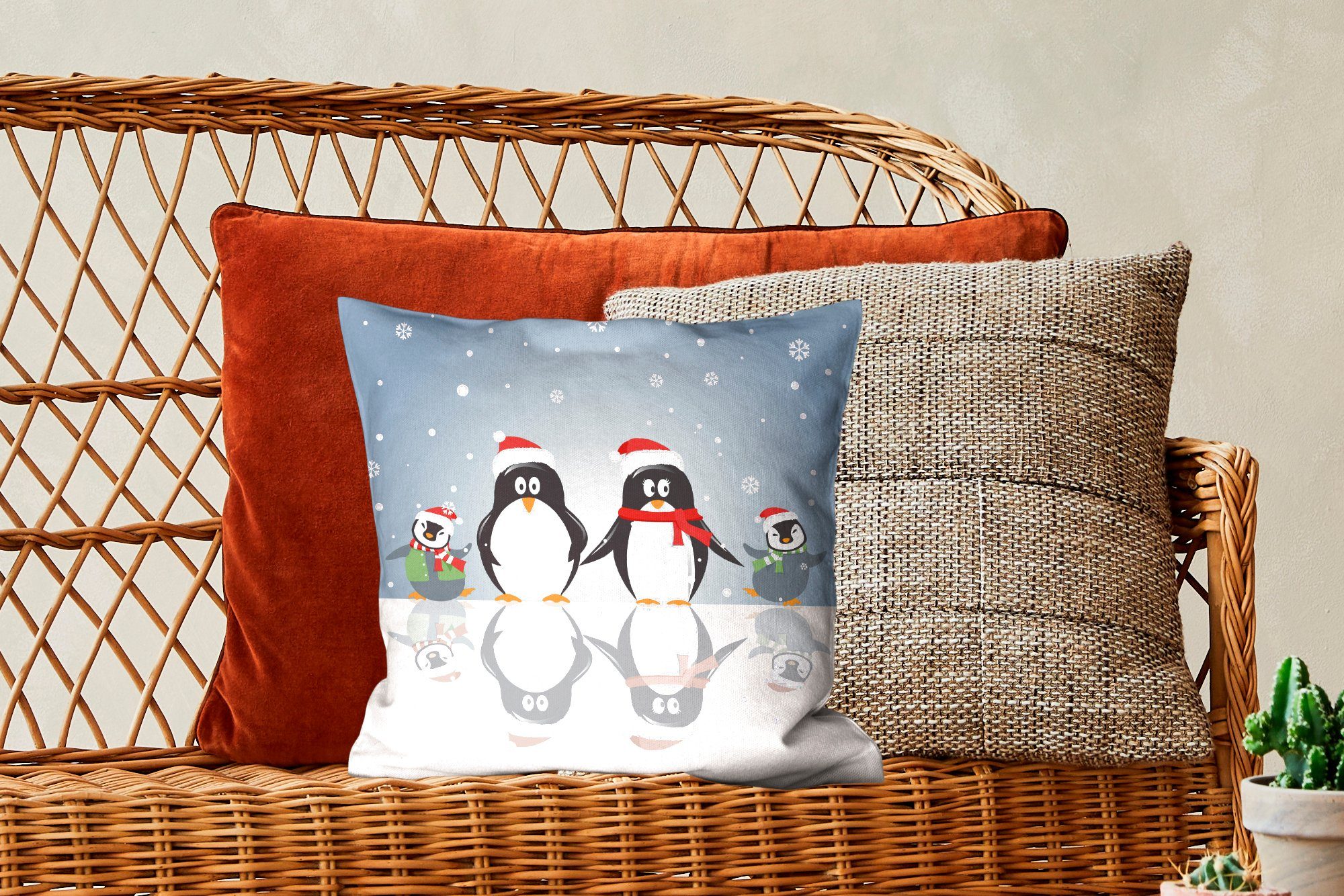 mit Pinguinfamilie Dekokissen Sofakissen MuchoWow Illustration Deko, Eis, einer Wohzimmer, Schlafzimmer, für Zierkissen dem auf Füllung