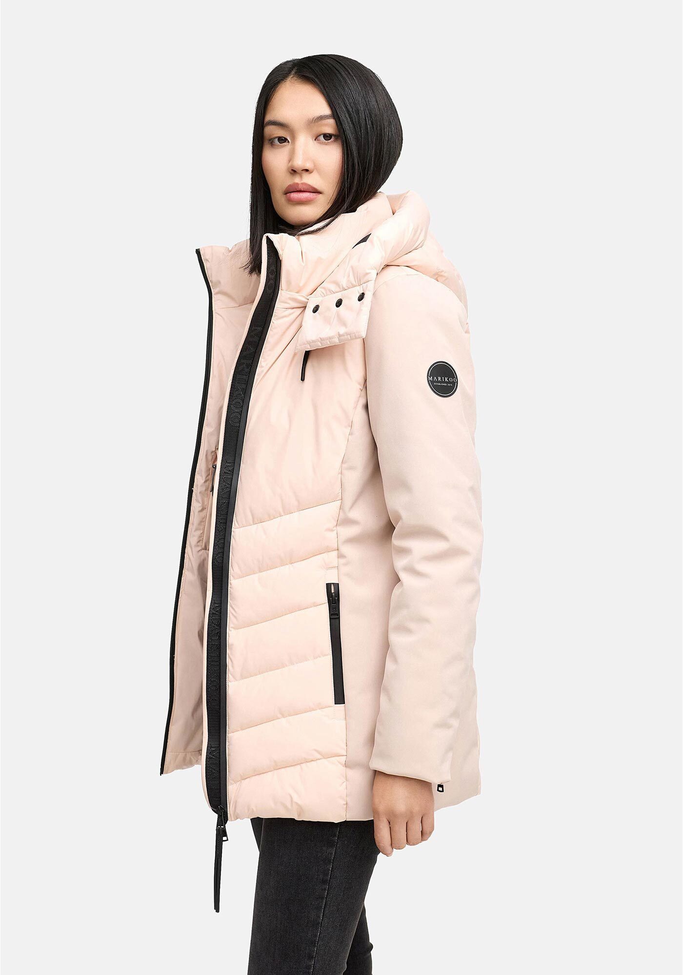 Marikoo Winterjacke Tivaa mit abnehmbarer Kapuze und figurbetonter Passform