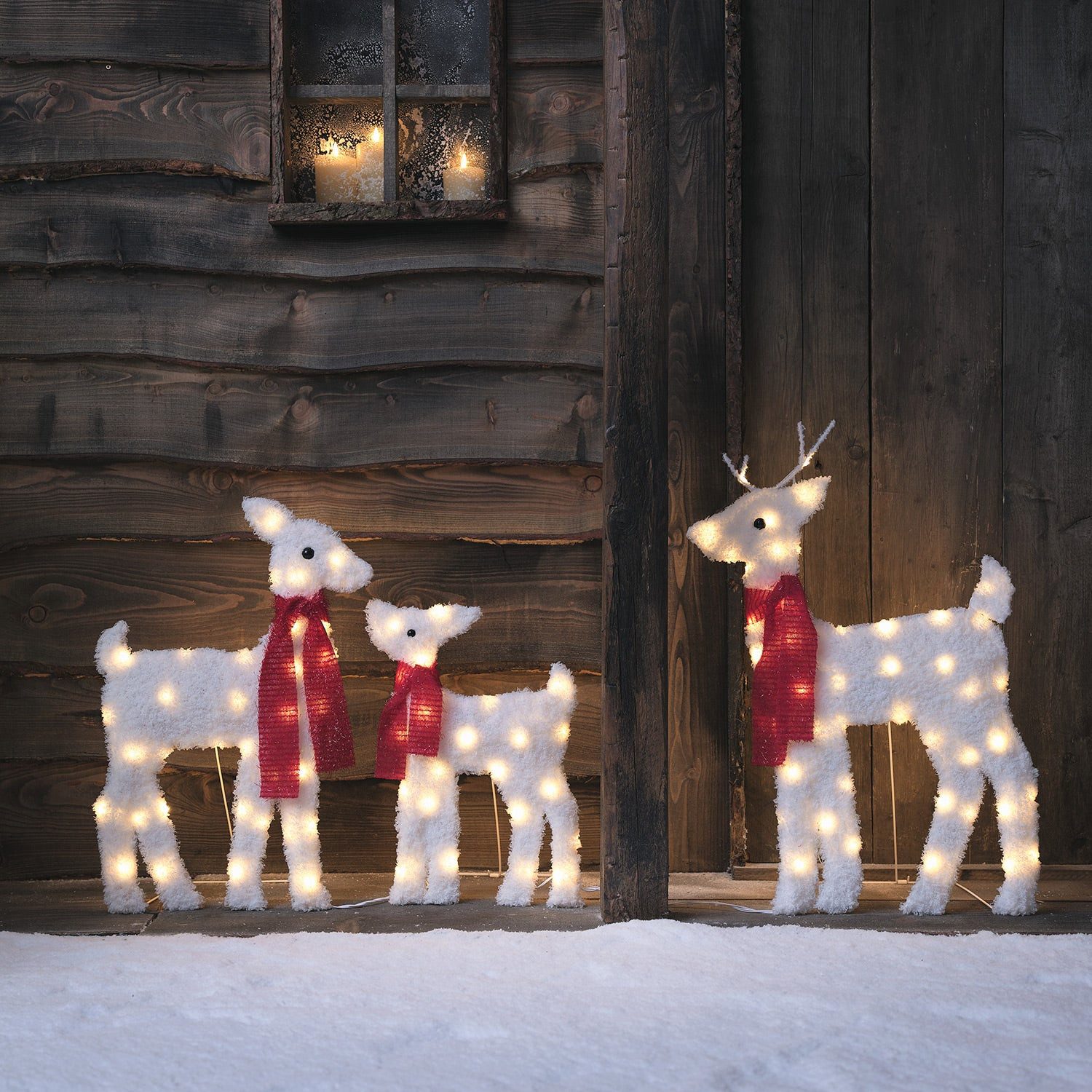 Lights4fun LED Dekofigur 3er Set verschneite 2D LED-Rentierfamilie, LED fest integriert, Rentiervater Höhe 80cm Rentiermutter Höhe 67cm Rentierkind Höhe 46cm