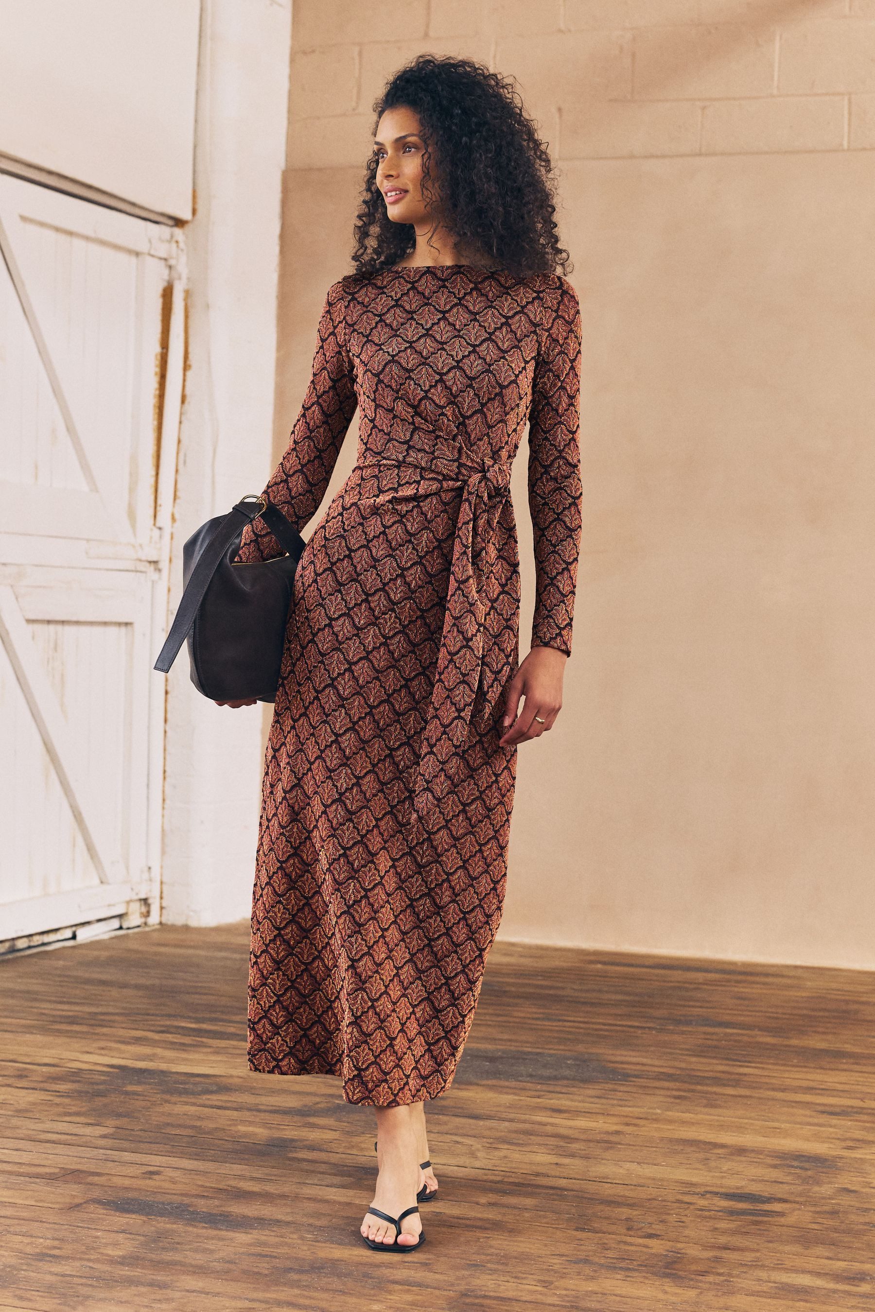 Next Midikleid Glitzerndes Midikleid mit Bindegürtel (1-tlg)