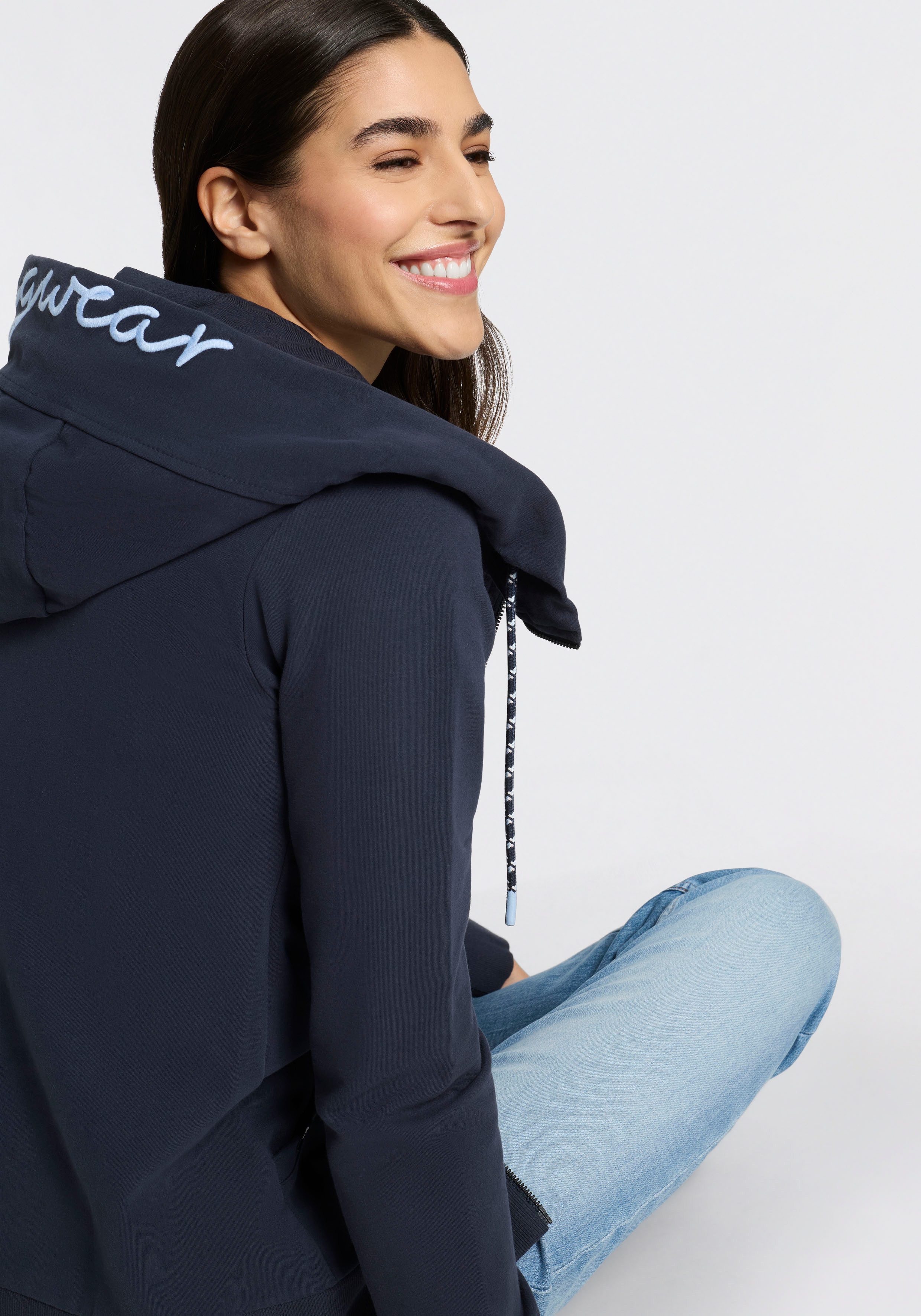 Ragwear Kapuzensweatjacke NESKIA ZIP B O mit hochgeschnittener Kapuze mit Kordel