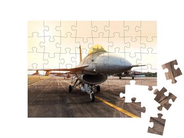 puzzleYOU Puzzle Militärjet, geparkt im Sonnenuntergang, 48 Puzzleteile, puzzleYOU-Kollektionen Flugzeuge