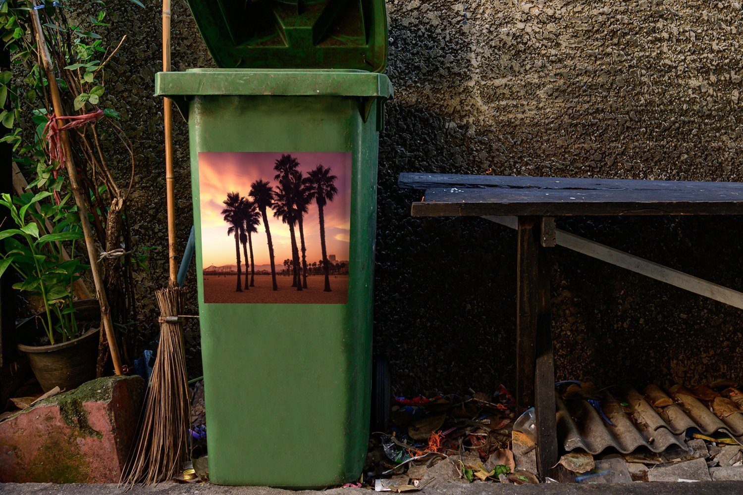 MuchoWow Wandsticker Sonnenuntergang am (1 Sticker, Mülltonne, Santa Abfalbehälter St), von Monica Mülleimer-aufkleber, Container, Strand