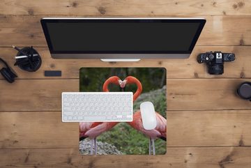 MuchoWow Gaming Mauspad Zwei Flamingos bilden ein Herz (1-St), Mousepad mit Rutschfester Unterseite, Gaming, 40x40 cm, XXL, Großes