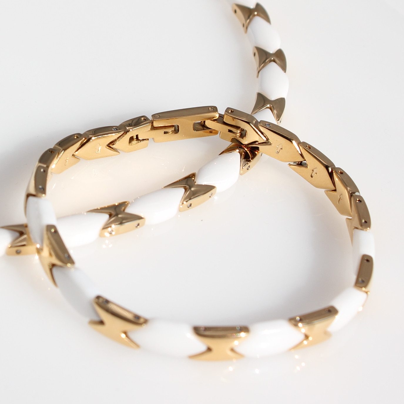 ELLAWIL Collier-Set Collier und Armband aus Keramik und Edelstahl weiß/gold (Kettenlänge 49 cm, Armbandlänge 20cm), inklusive Geschenkschachtel – Bild 5 von 5