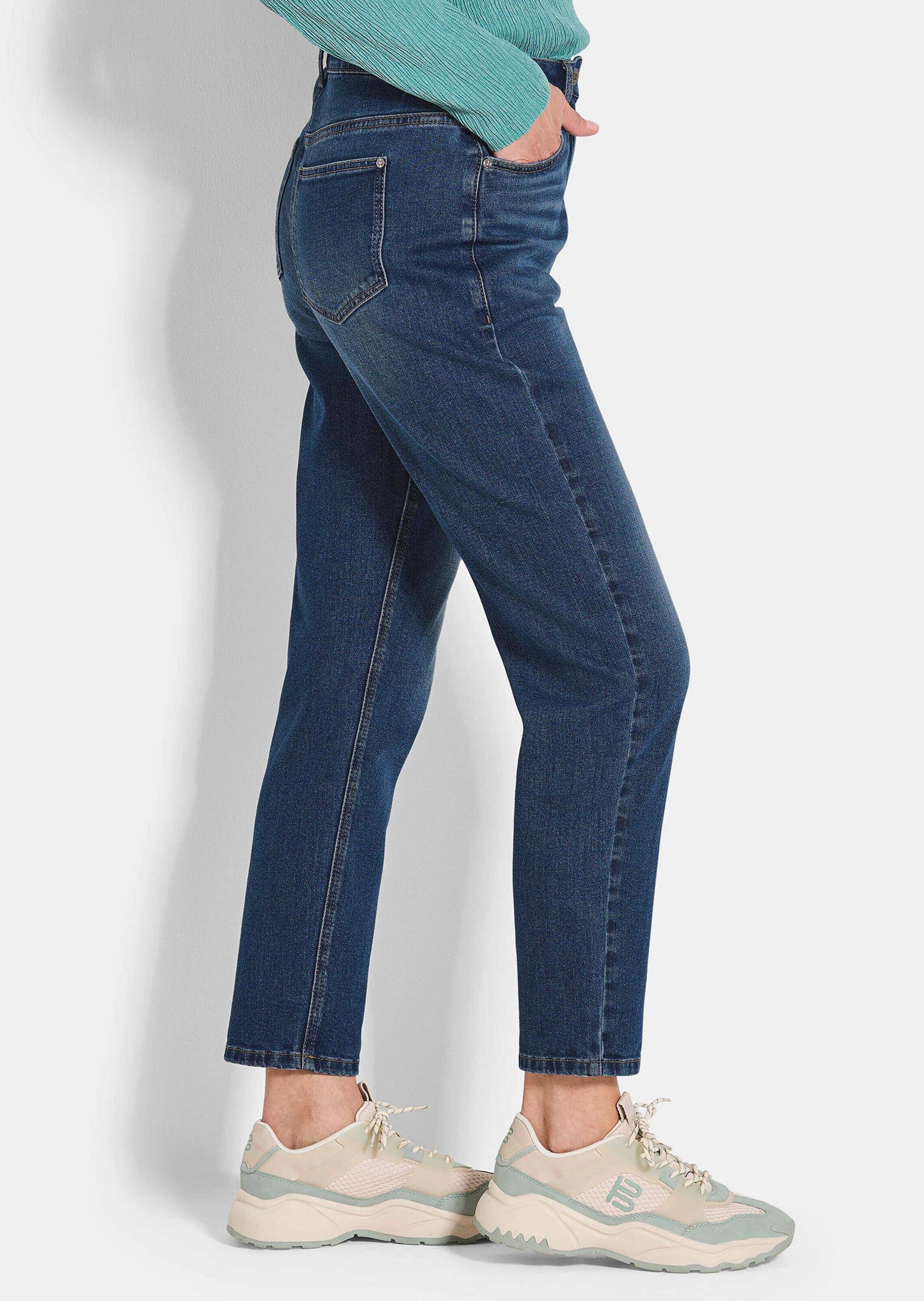 GOLDNER 5-Pocket-Jeans Kurzgröße: Baumwoll-Stretch Mom Jeans SARA Lange bequeme Jeans mit modischer Waschung und Formbund
