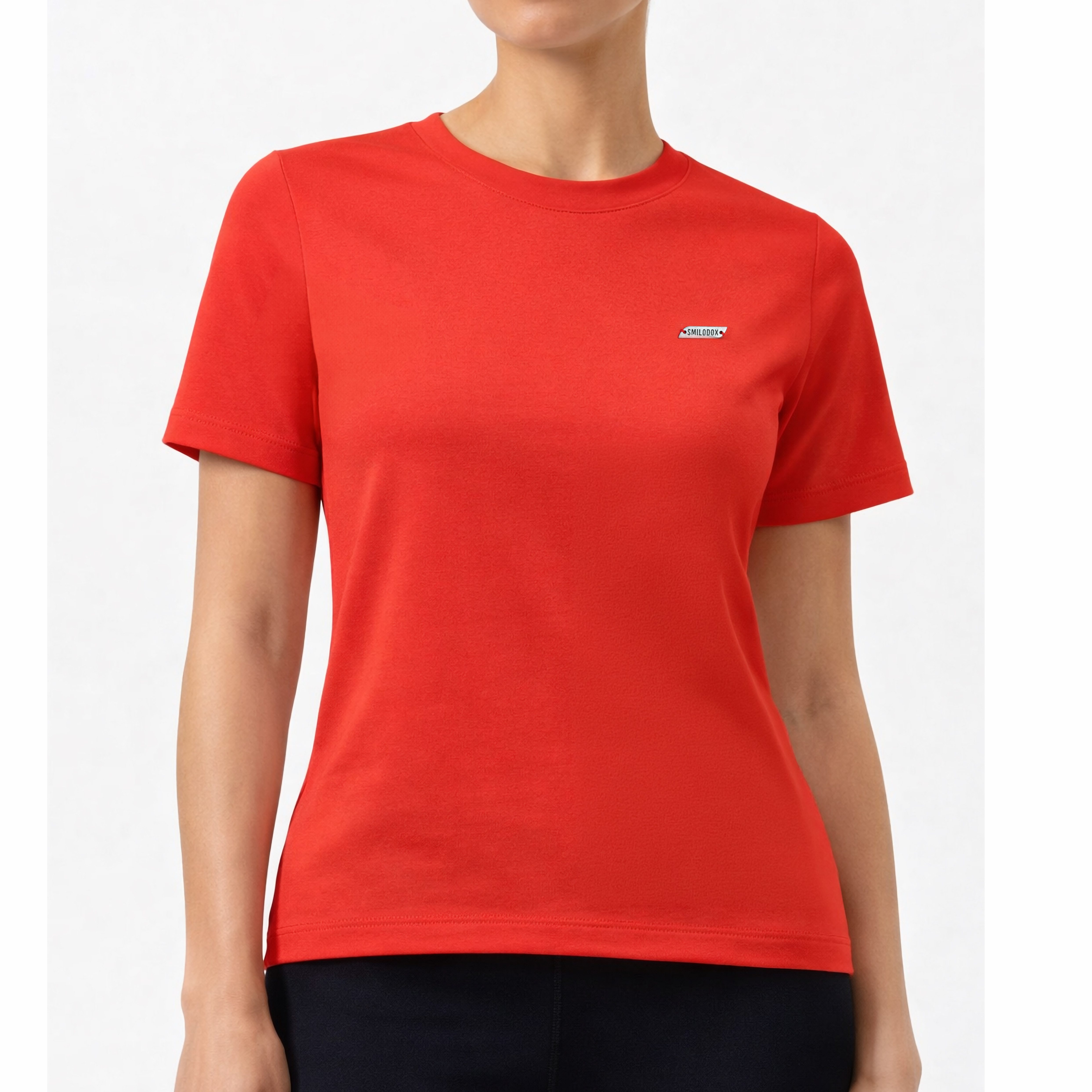 Smilodox T-Shirt Laurena, Schlichtes Shirt, graviertes Metallabel, Weiches Material Kurzarmshirt mit modernem Detail Alltag Freizeit Sport