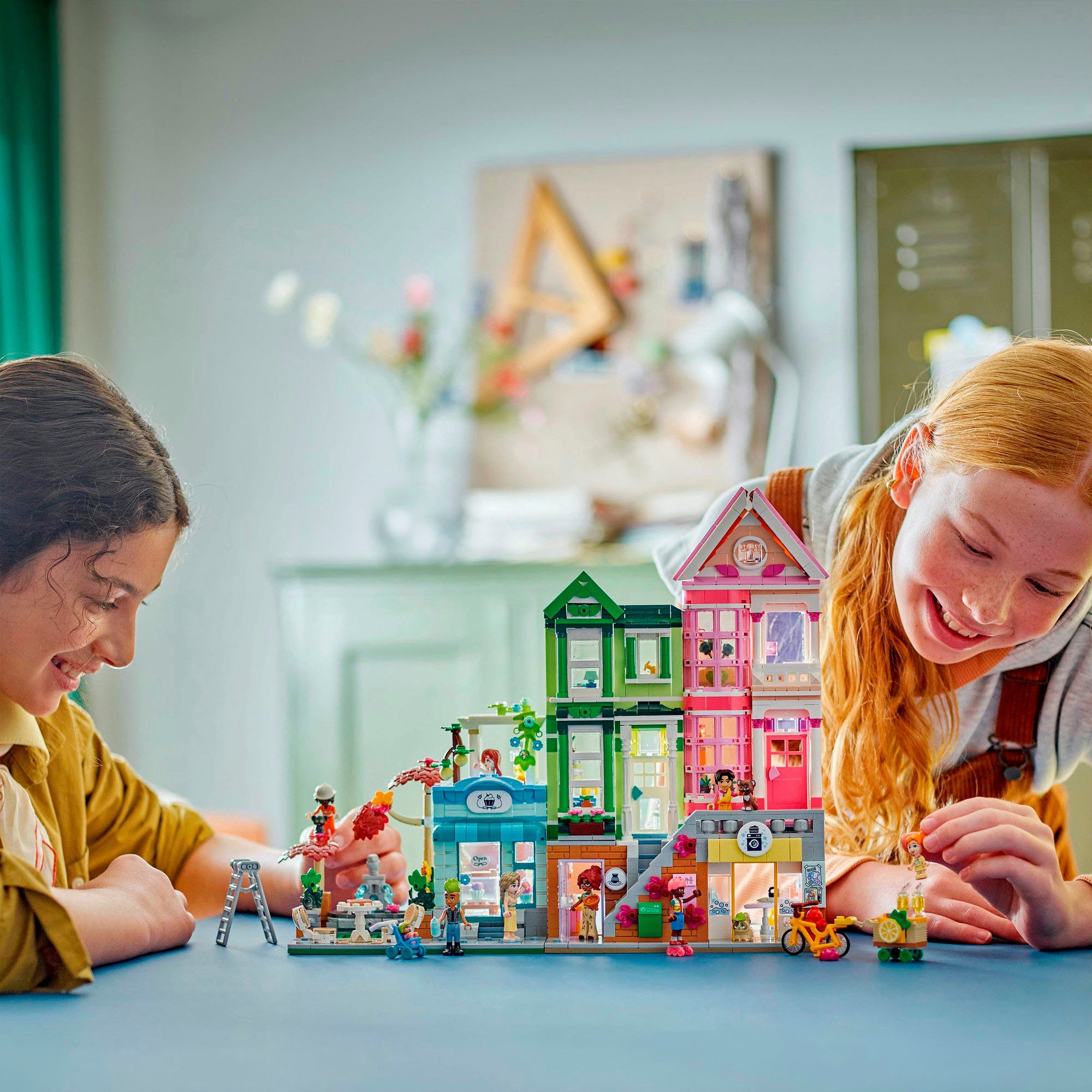 LEGO® Heartlake City Wohn- und Einkaufsstraße günstig online kaufen