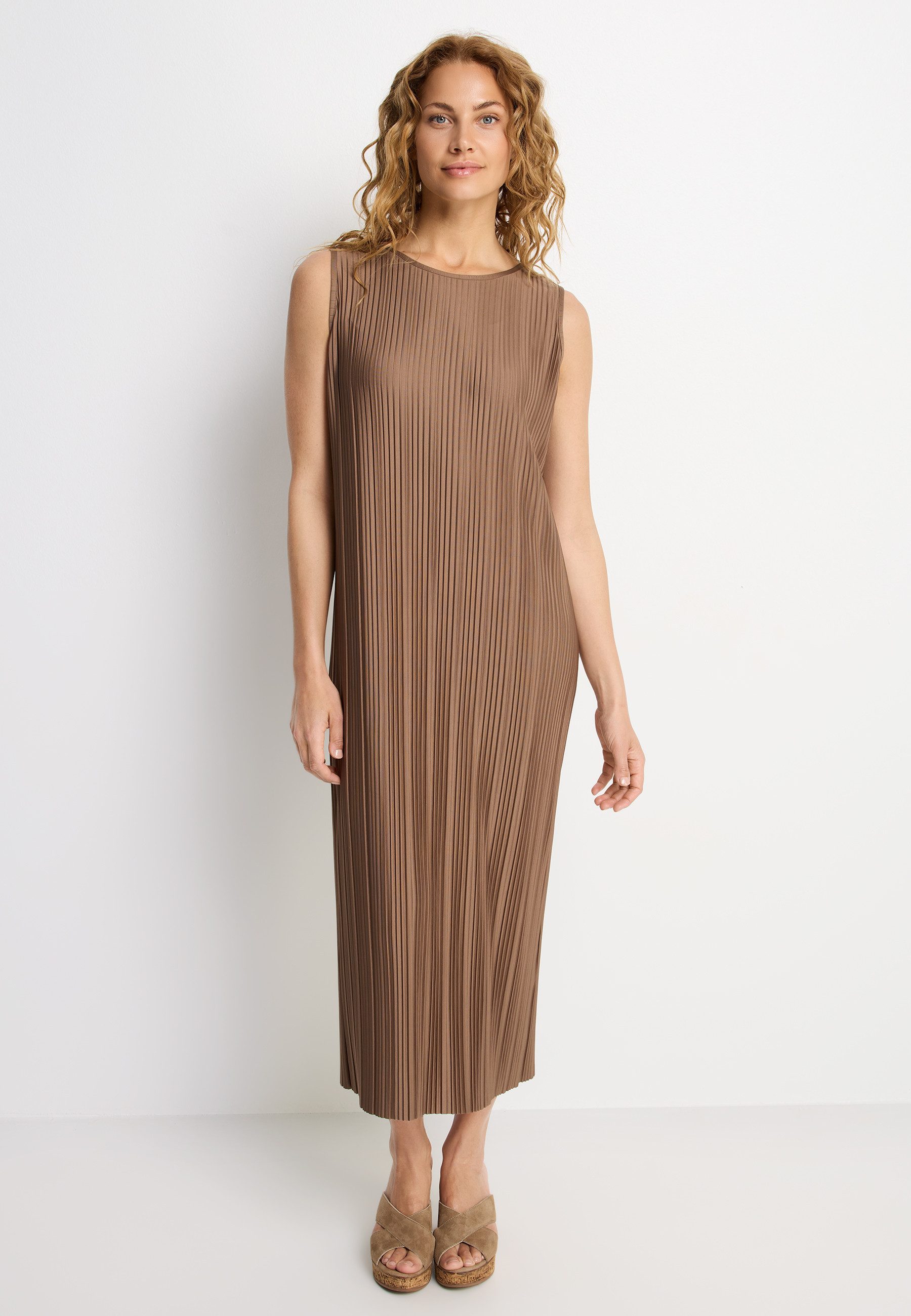 LASCANA Plisseekleid in Midilänge, Trägerkleid, Sommerkleid günstig online kaufen