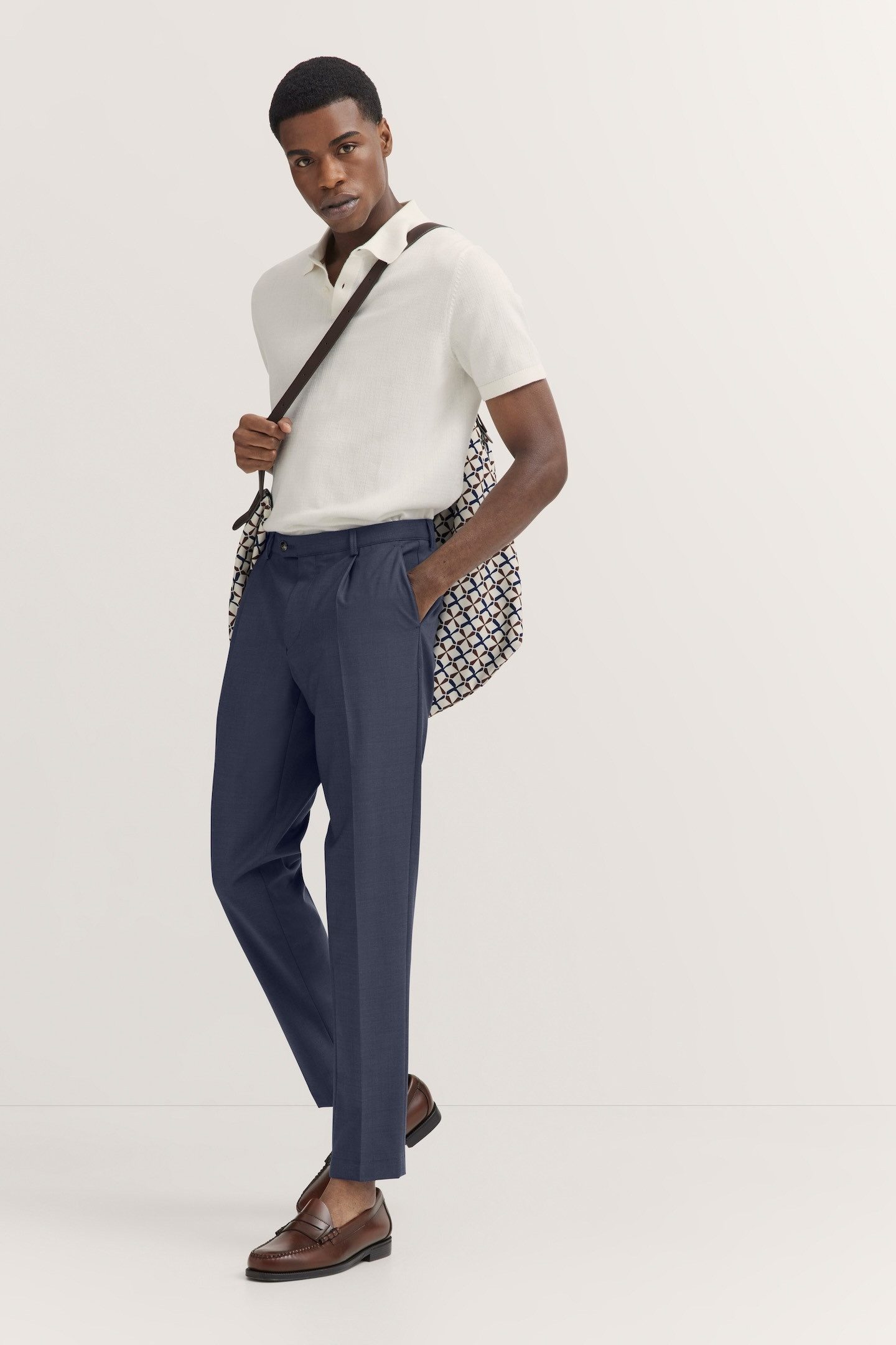 bugatti Bundfaltenhose mit Stretch und Bundfalten