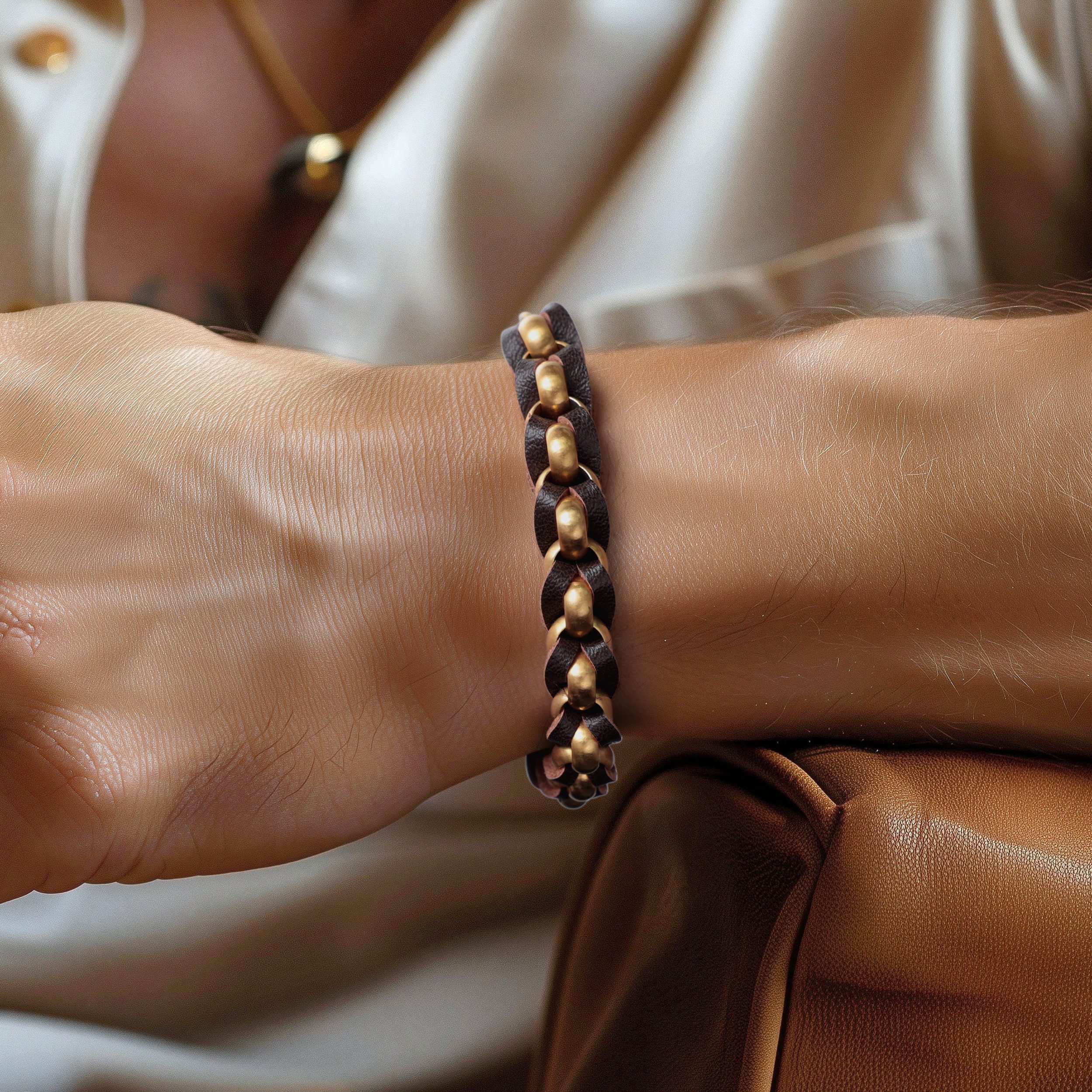 M-Diamant Wickelarmband WOVEN in rosegold mattem Edelstahl mit braunem Leder durchflochten, verstellbar von 20 - 22 cm