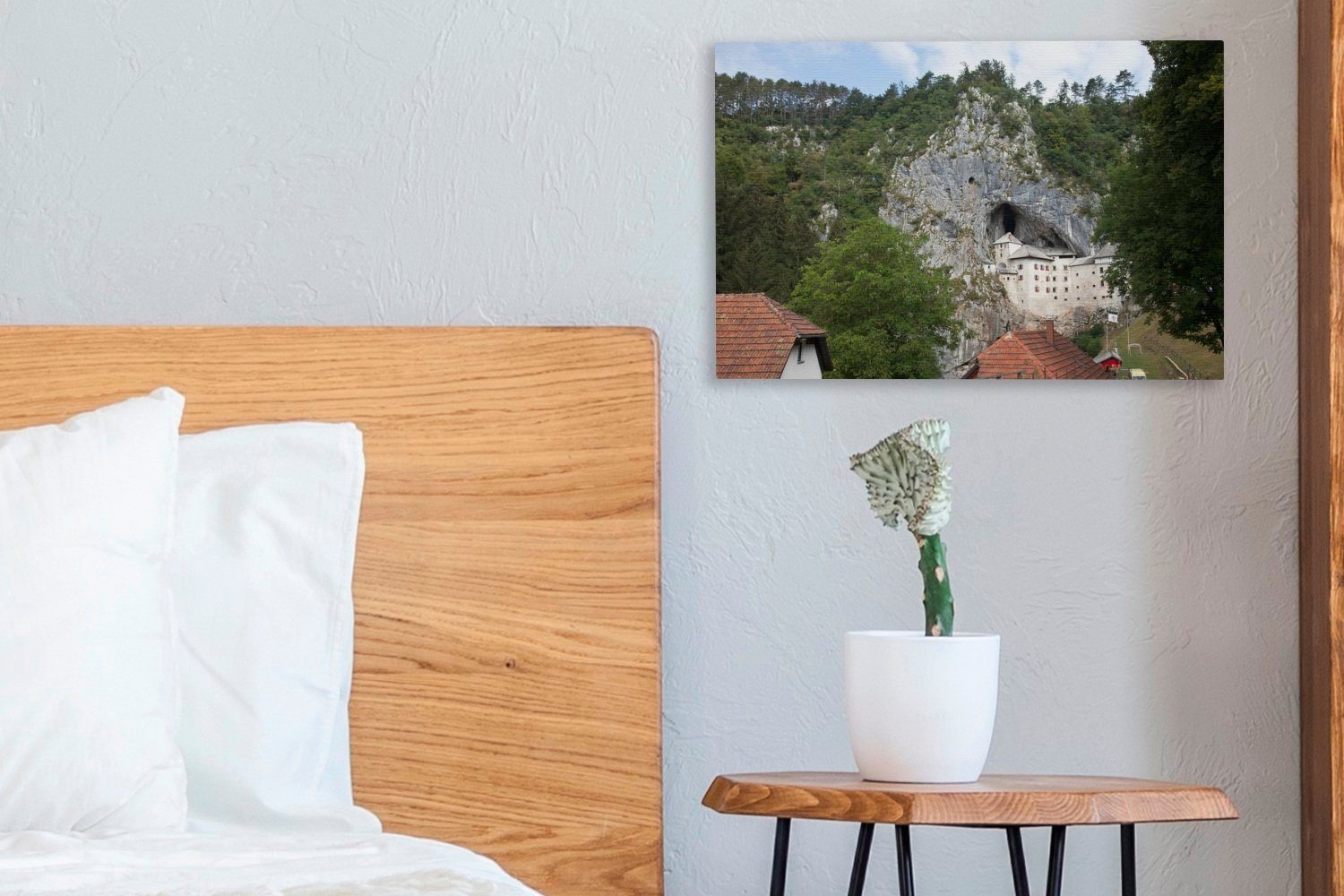 Leinwandbilder, mit OneMillionCanvasses® Wandbild Predjama Blick Grad cm Aufhängefertig, auf Slowenien, Wanddeko, 30x20 Landschaft die in St), (1 Leinwandbild