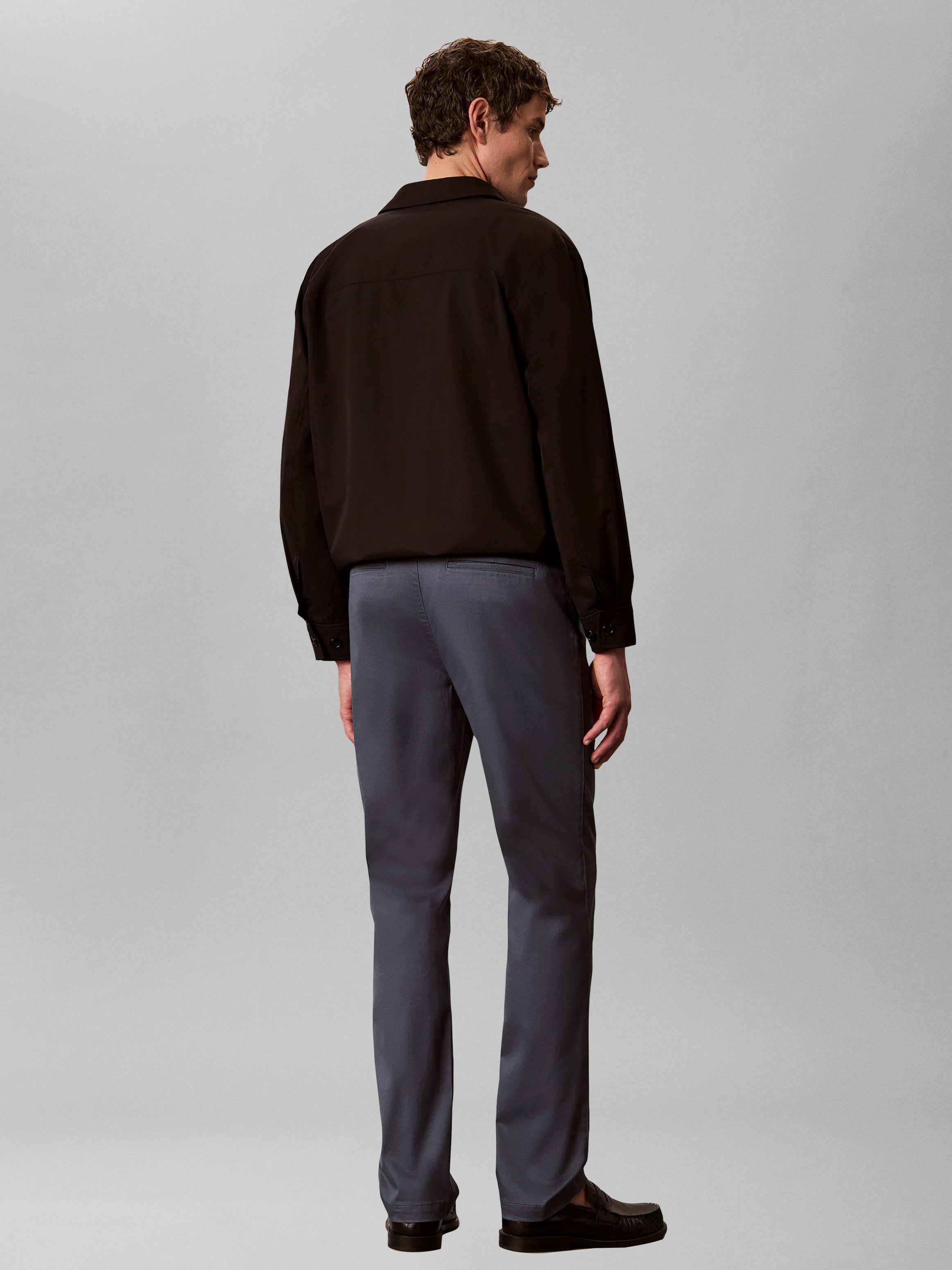 Calvin Klein Jeans Chinohose Mit Gürtelschlaufen – Bild 5 von 5