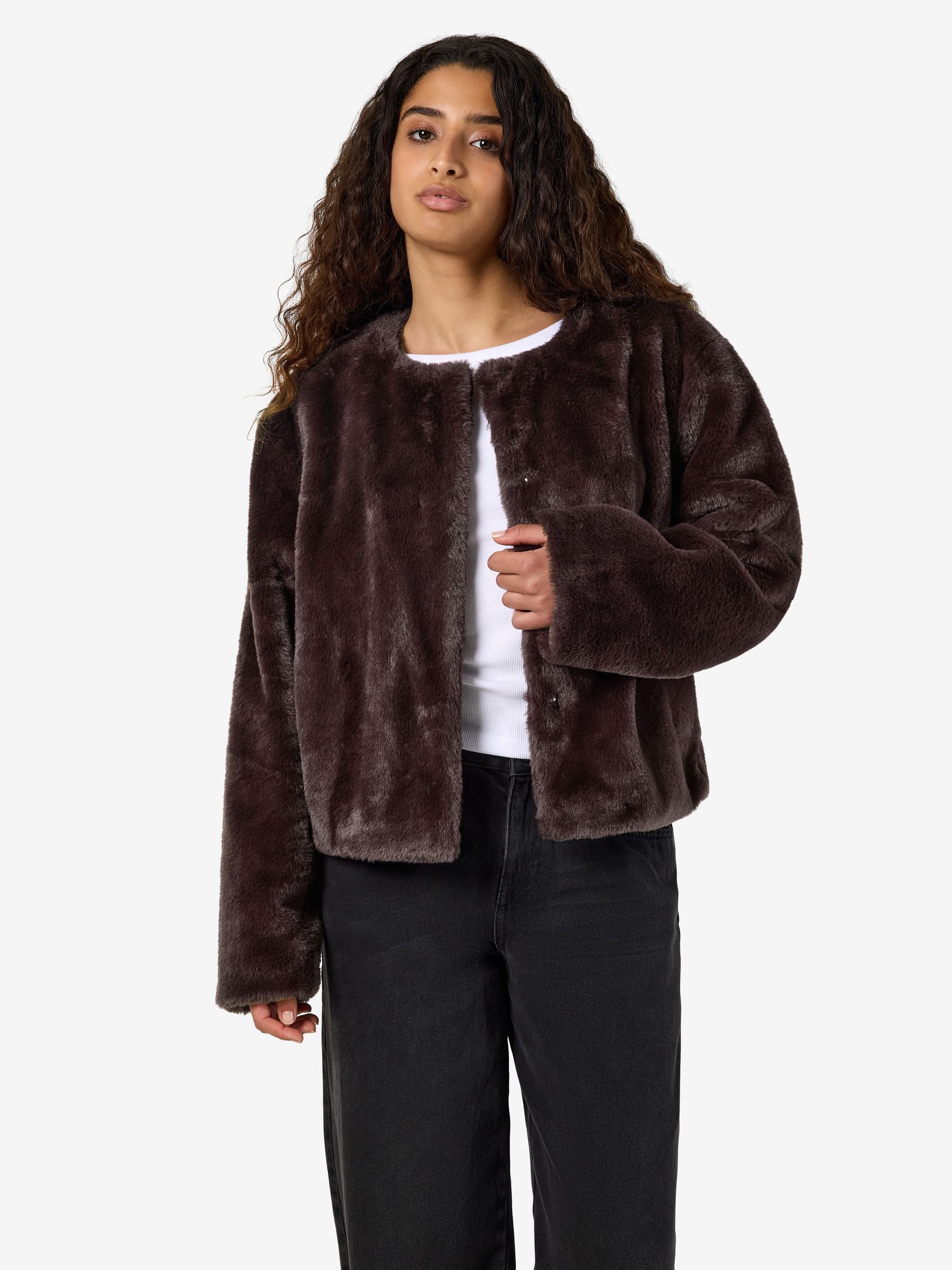 Noisy may Winterjacke Moderner Look Rundhals Faux Fur Normale für Damen (1-St) Recyceltes Material, Nachhaltig, Gerader Schnitt, Weicher Griff