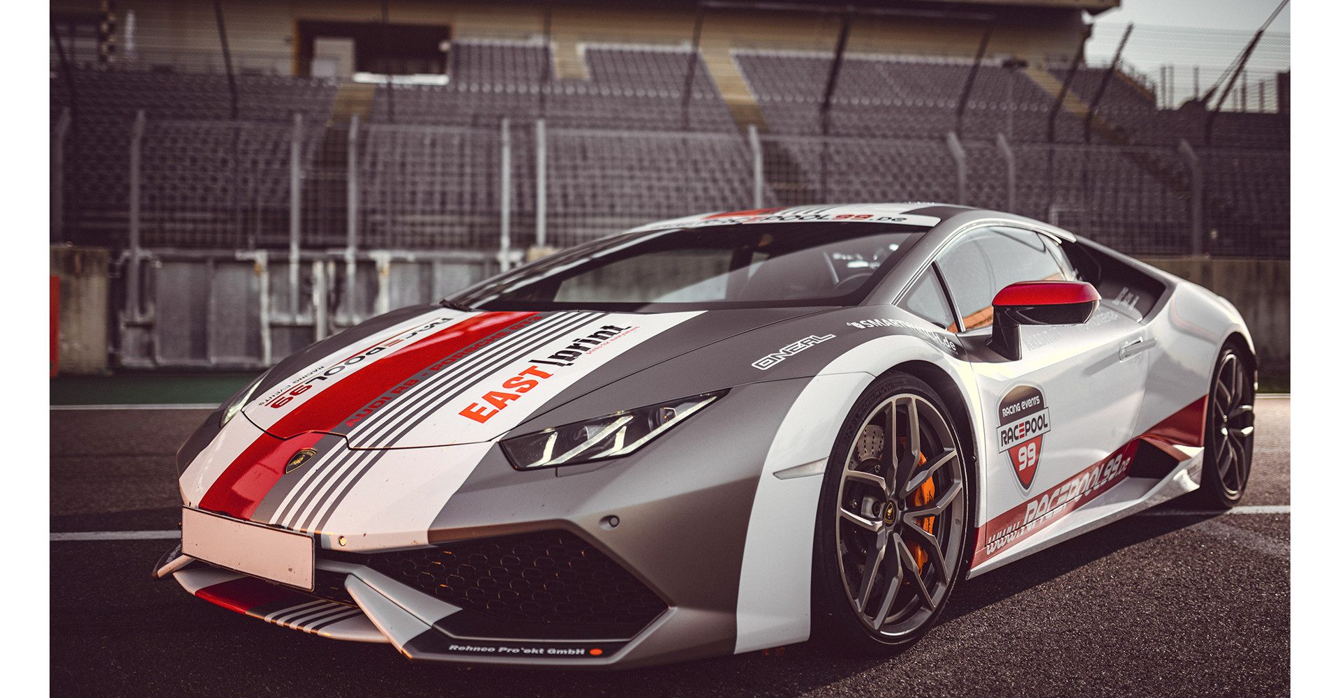 Jochen Schweizer Erlebnisgutschein Lamborghini selber fahren ab 14 Jahre (5 Rd), Mit 610 PS durchstarten