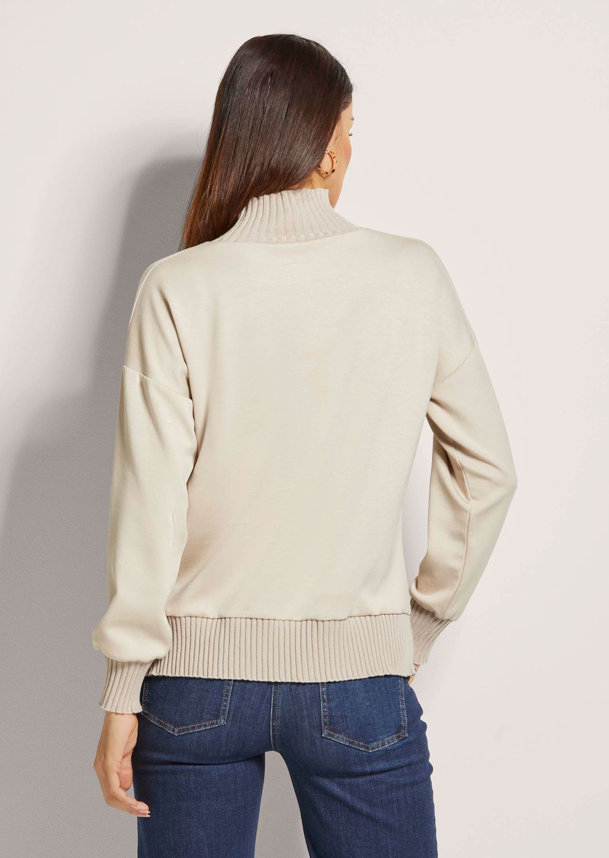MADELEINE Langarmshirt Sportives Sweatshirt mit Stehkragen Unifarbenes Modell mit modernem Stehkragen-Detail