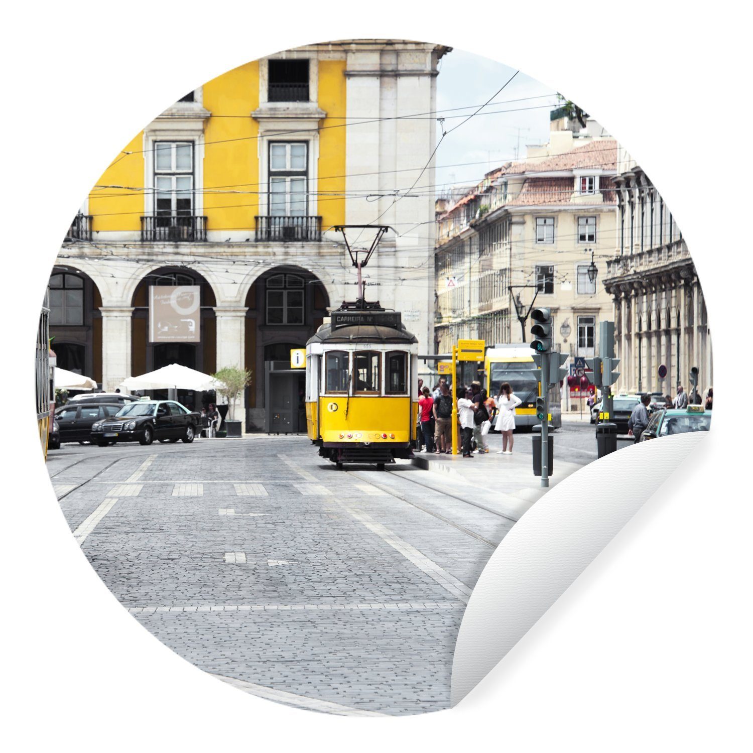 MuchoWow Wandsticker Die beiden gelben Straßenbahnen im Zentrum von Lissabon (1 St), Tapetenkreis für Kinderzimmer, Tapetenaufkleber, Rund, Wohnzimmer