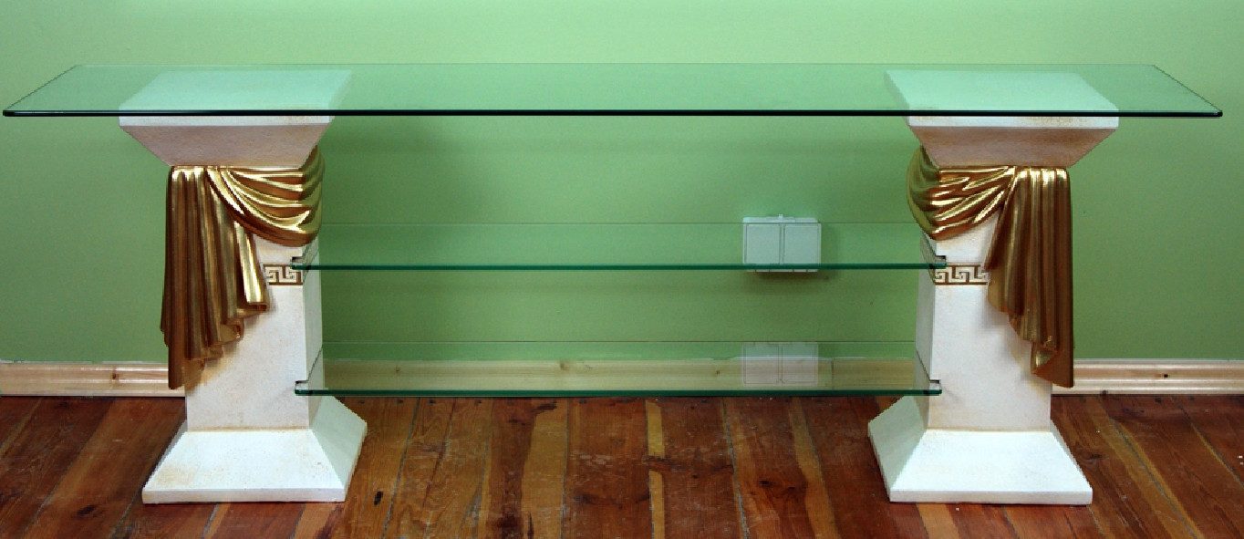 Xlmoebel Glastisch Elegante Vitrine aus Glas mit Säulen für stilvolle Wohnräume (Regal mit Schärpe Material: Acryl/Stuck 57 cm Höhe), Hergestellt in Europa