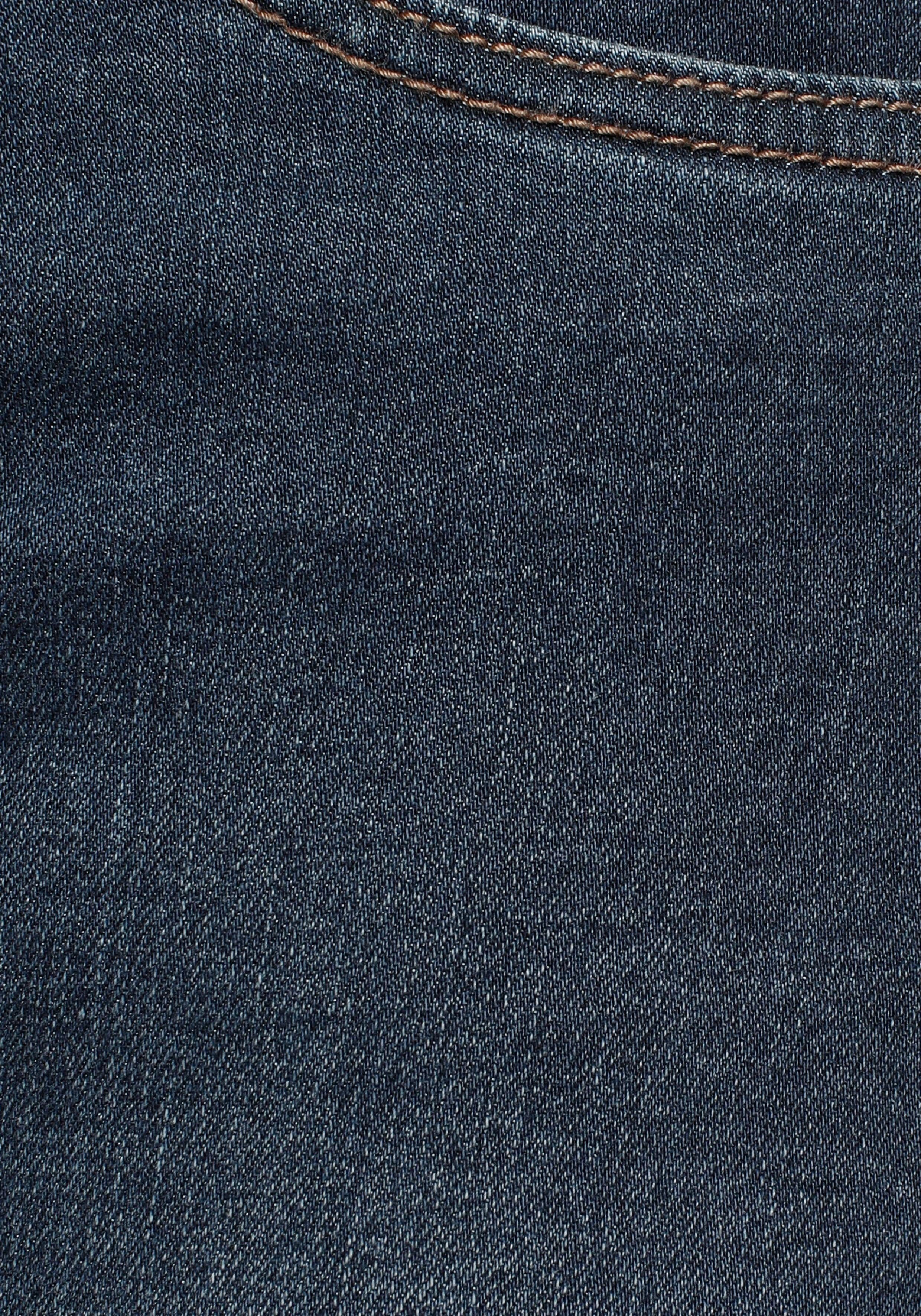 Arizona Straight-Jeans gerade Beinform, dezente Used-Waschung, niedrige Leibhöhe