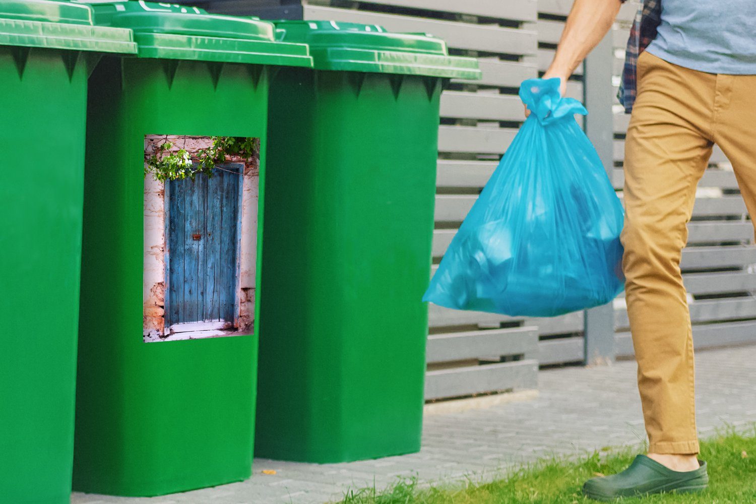 Mülltonne, Blau (1 Wandsticker - Tür - Container, - Vintage St), MuchoWow Mülleimer-aufkleber, Abfalbehälter - Haus Sticker, Baum