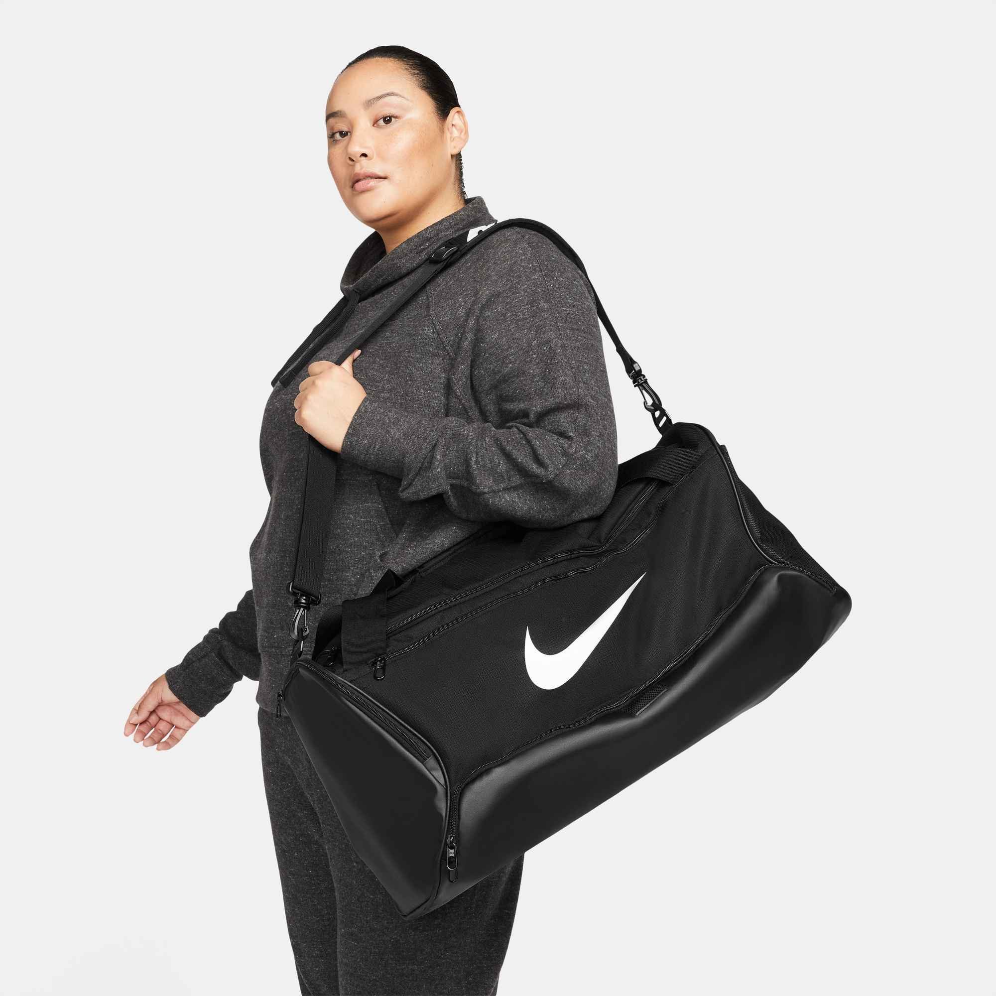Nike Sporttasche BRASILIA . TRAINING DUFFEL BAG, mit seitlichem Schuhfach, mit Innen- und Außentaschen, aus Polyester