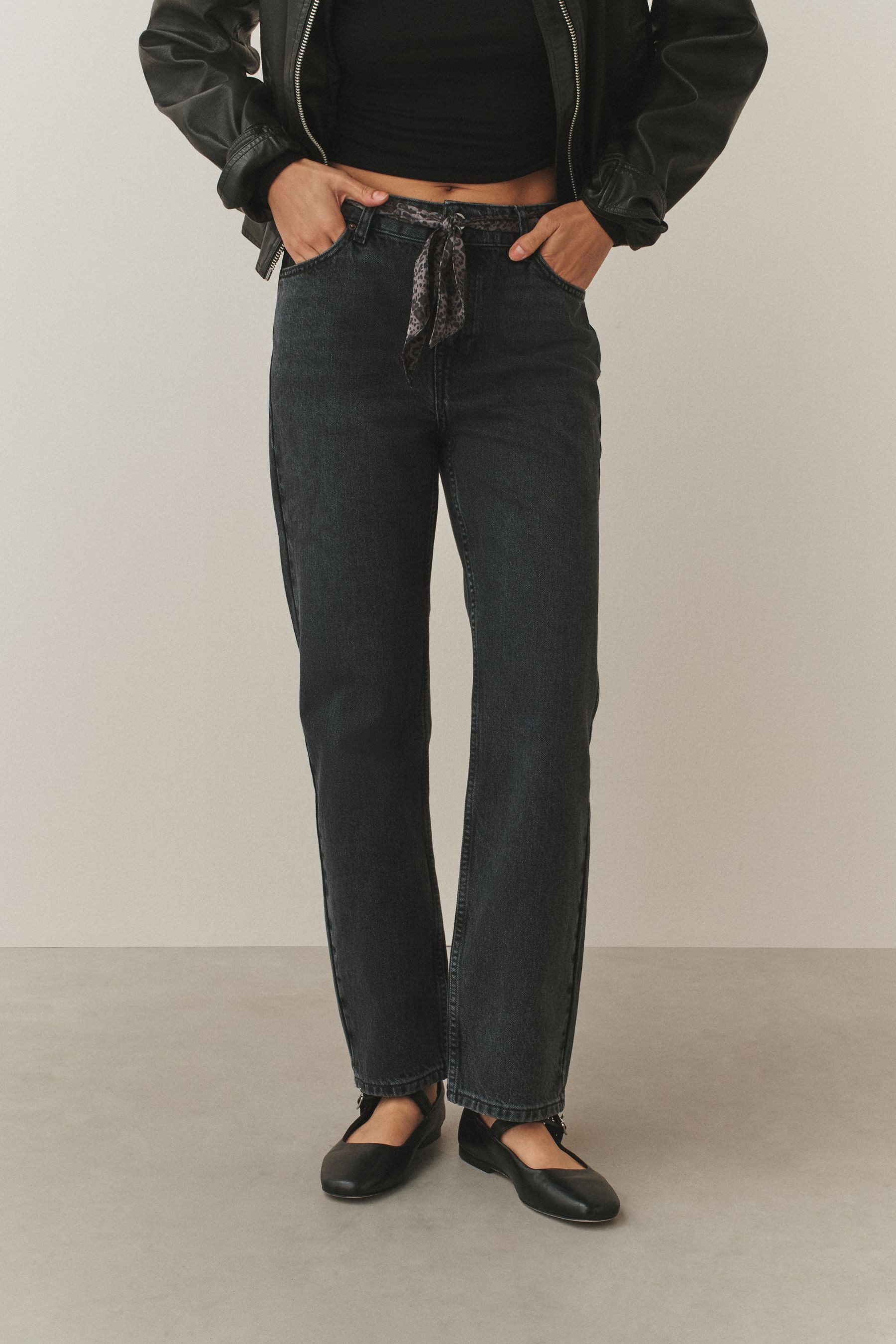 Next Gerade Jeans Knöchellange Straight Fit Jeans mit Schal (2-tlg)