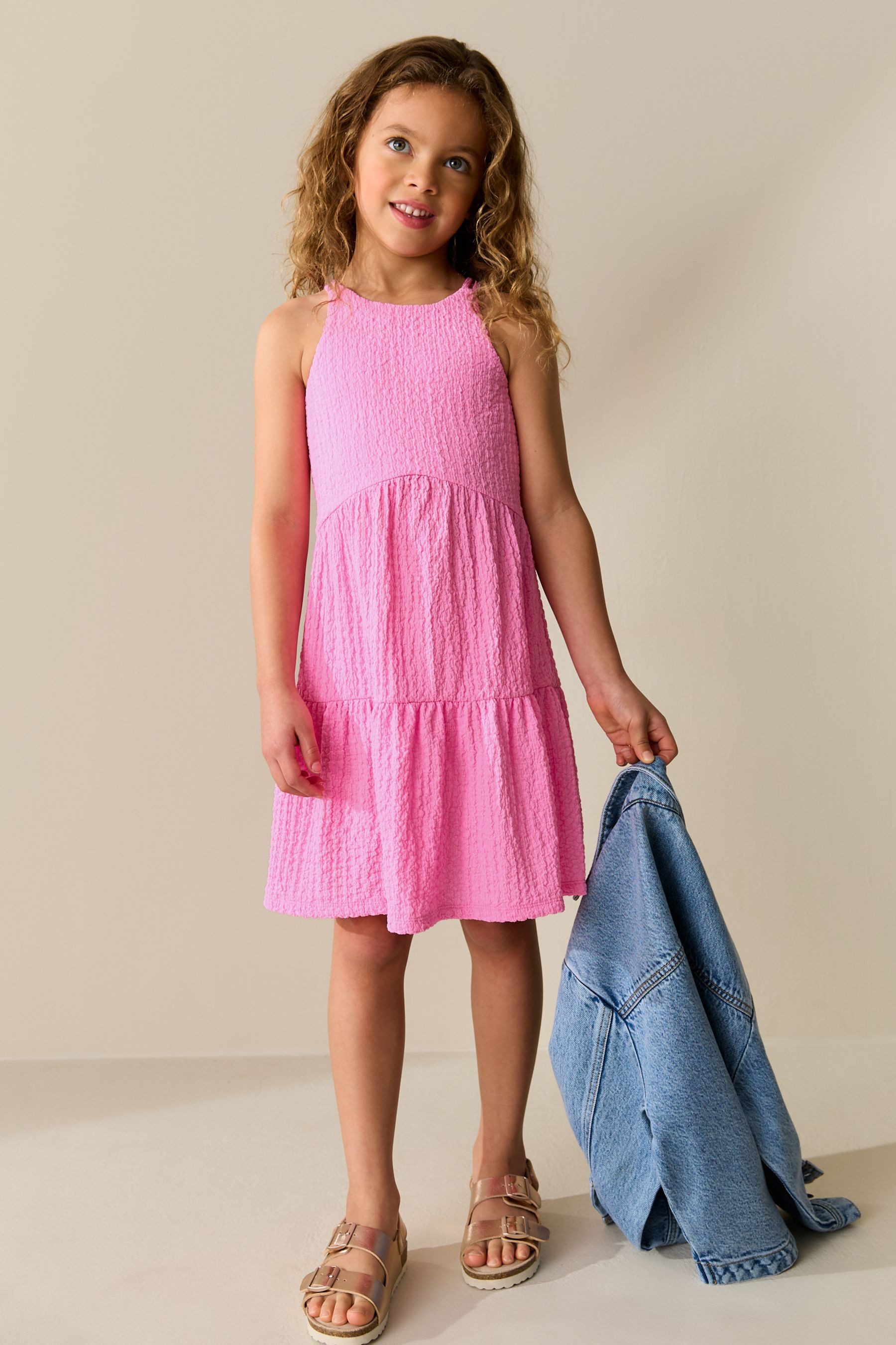 Next Trägerkleid Sommerkleid mit Trägern und Knitteroptik (1-tlg)