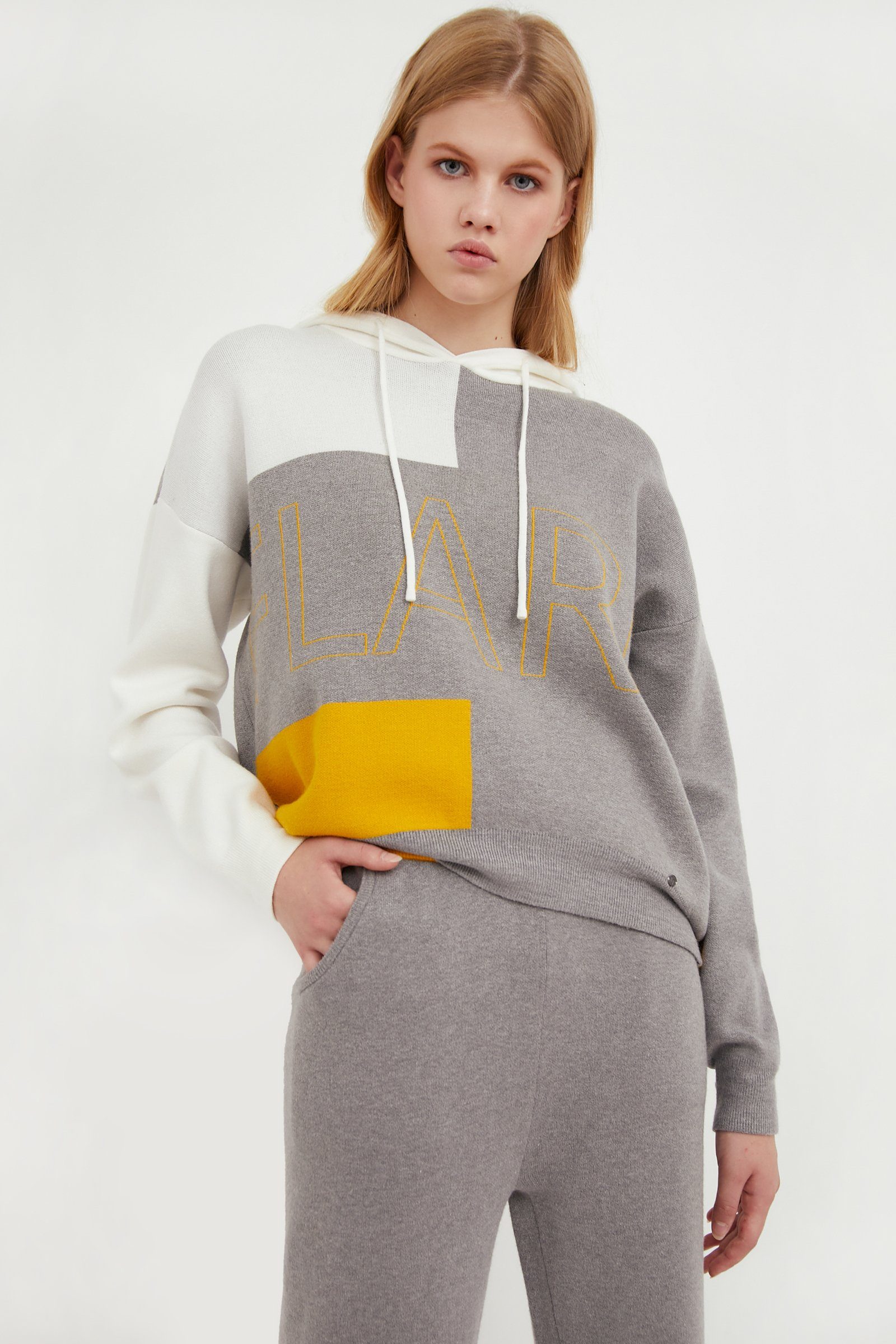 Finn Flare Kapuzensweatshirt in mehrfarbigem Design