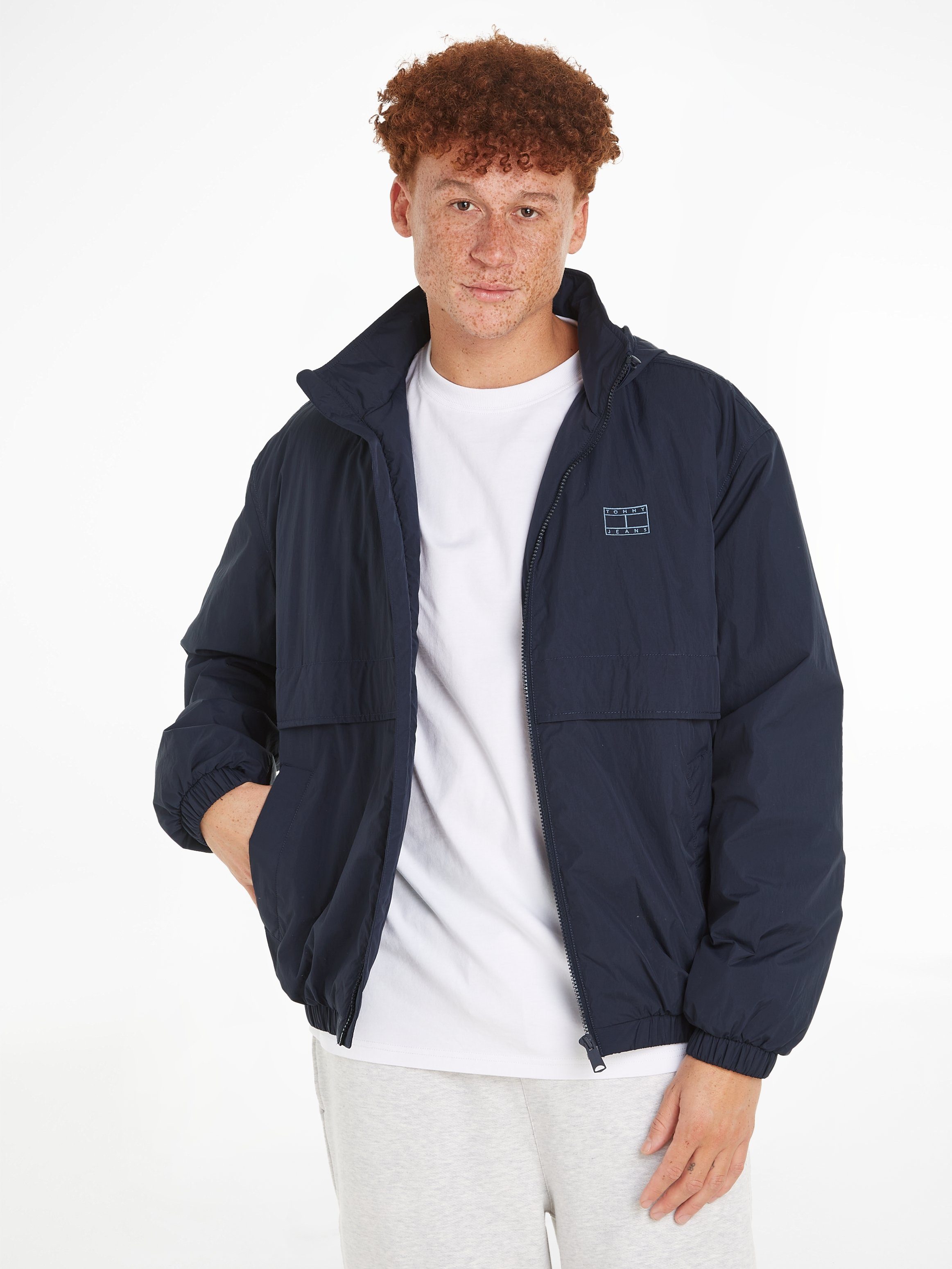 Tommy Jeans Windbreaker TJM TONAL FLAG JACKET mit Kapuze