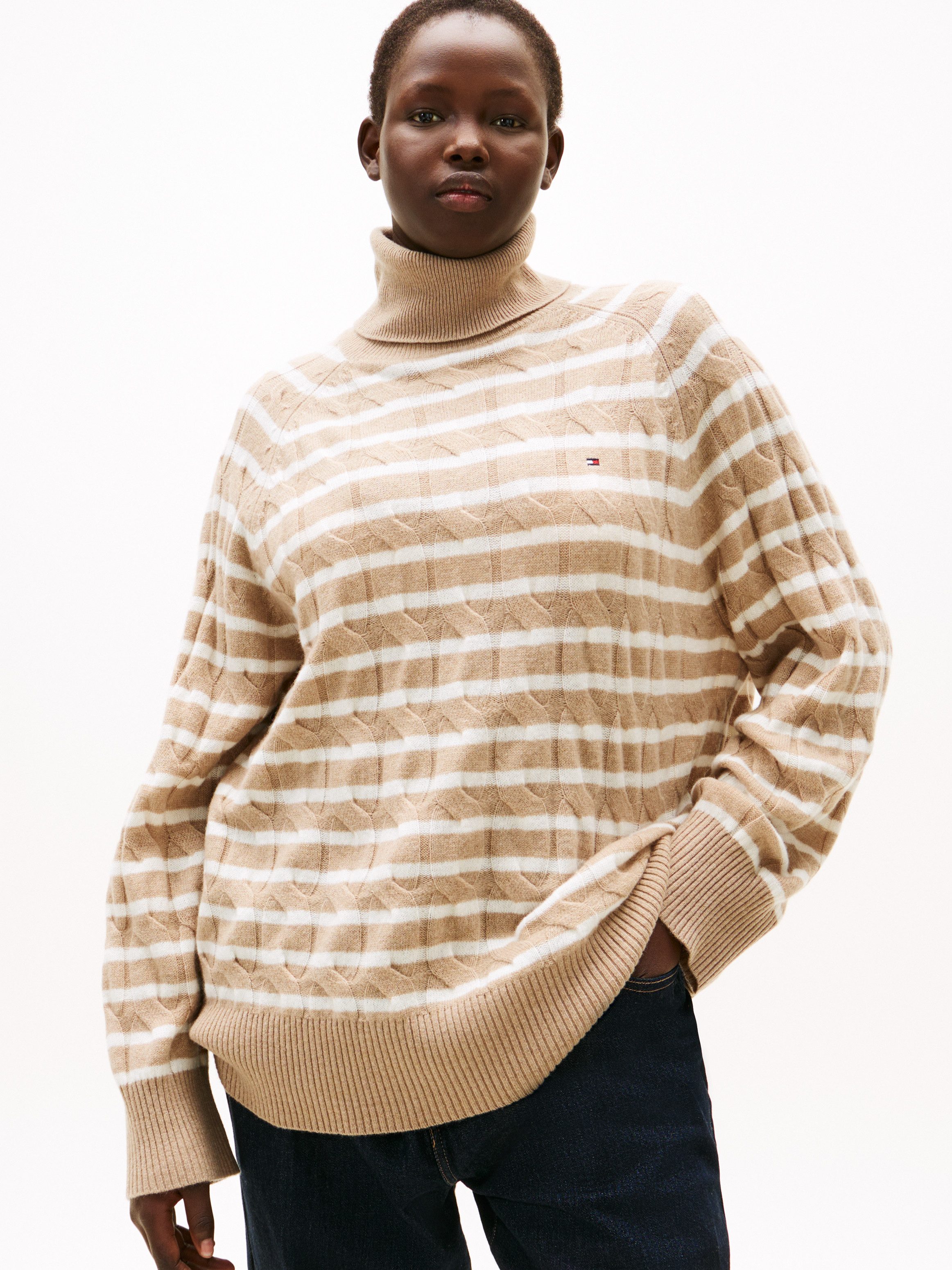 Tommy Hilfiger Curve Rollkragenpullover CRV SOFT WOOL CABLE ROLL-NK SWT in großen Größen, mit Zopfmuster, aus reiner Wolle