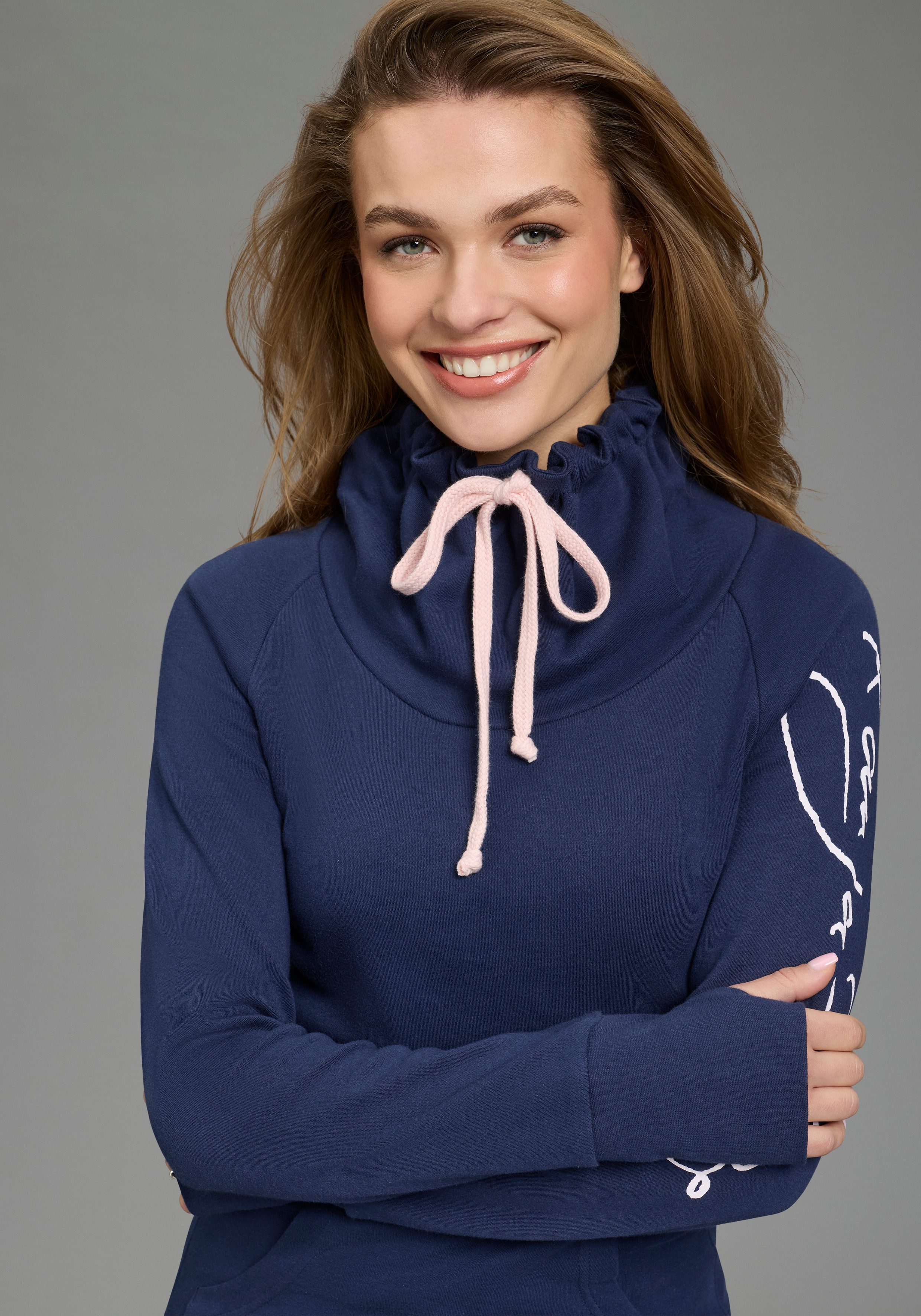 KangaROOS Longsweatshirt figurbetonter Schnitt, mit stylischem Logodruck