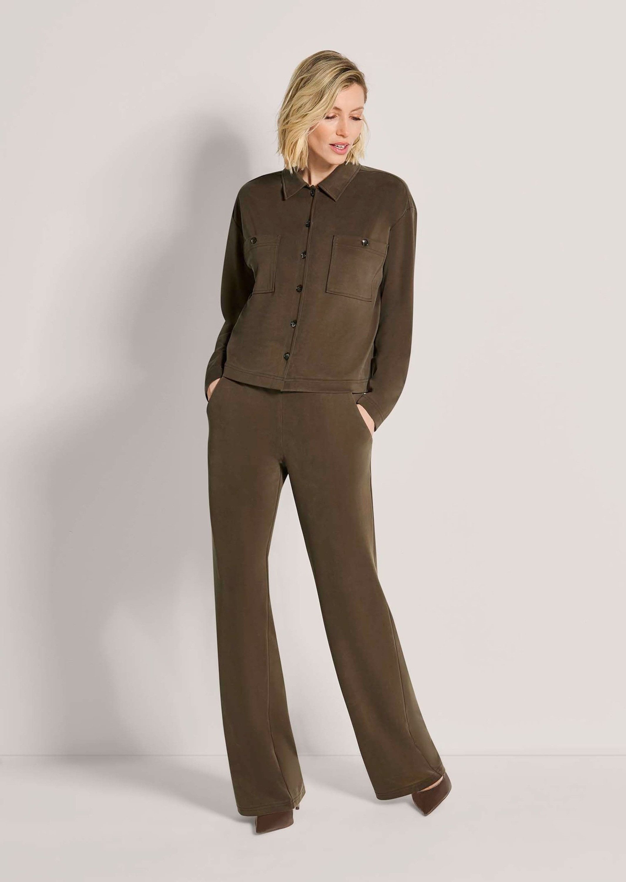 MADELEINE Hemdbluse Oversize-Hemdbluse mit Brusttaschen Hemdkragen, Knopfleiste & Rückenpasse