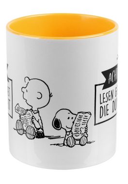 United Labels® Tasse The Peanuts Tasse Snoopy - Lesen Kaffeetasse Gelb Weiß 320 ml, Keramik