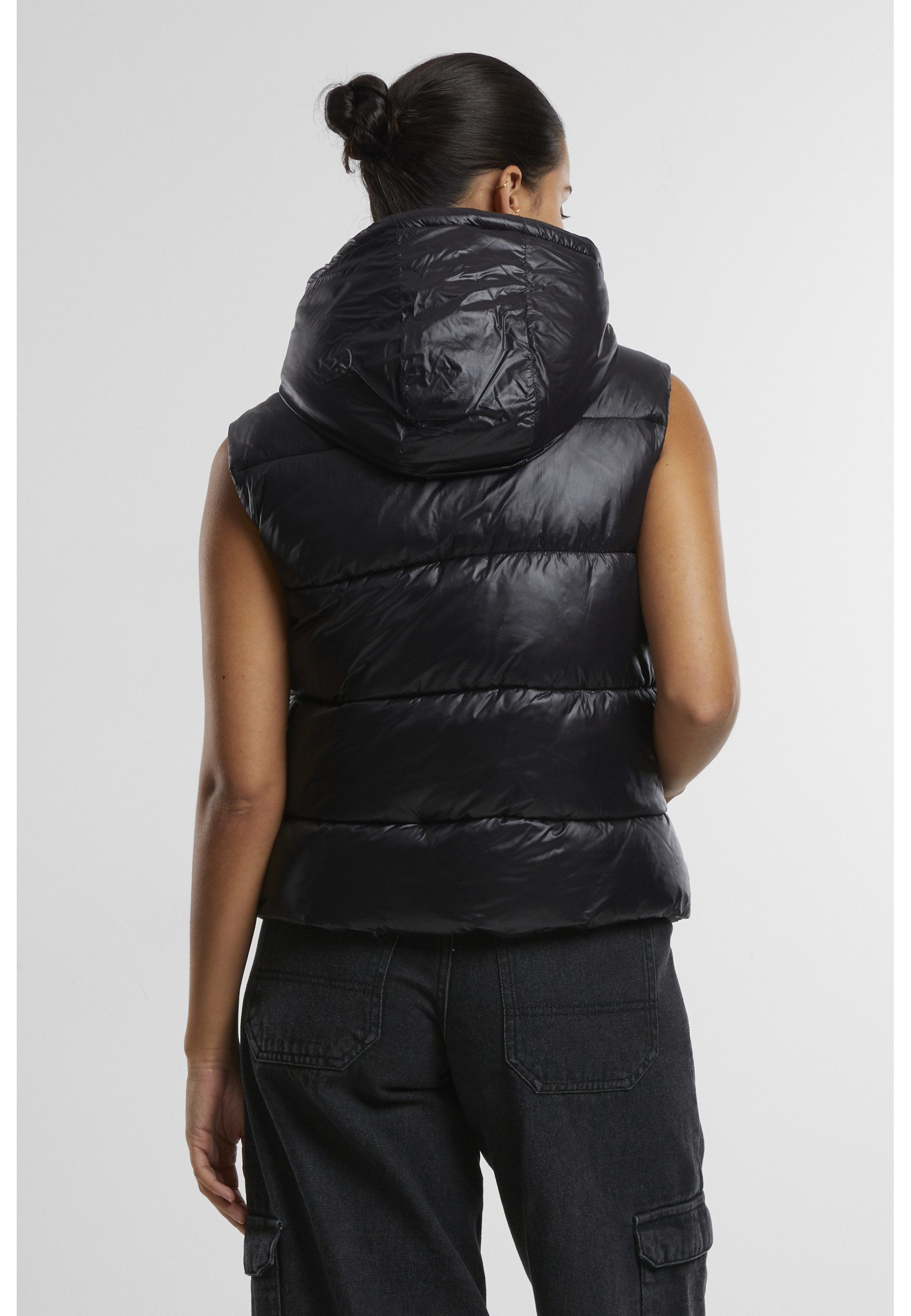 URBAN CLASSICS Steppweste Urban Classics Ladies Recycled Shiny Puffer Vest with Hood – Bild 4 von 5