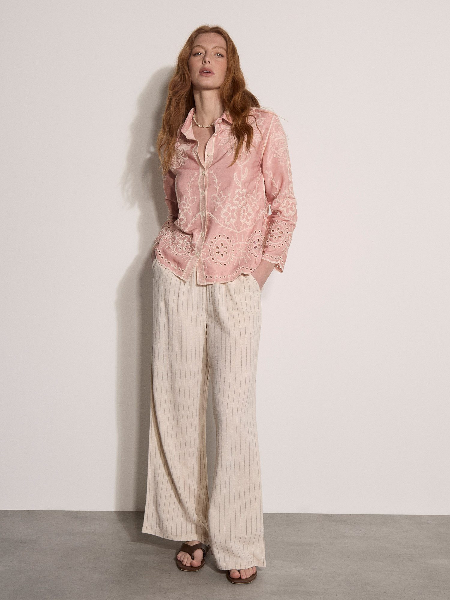 Apricot Spitzenbluse Geblümte Bluse . mit Stickerei