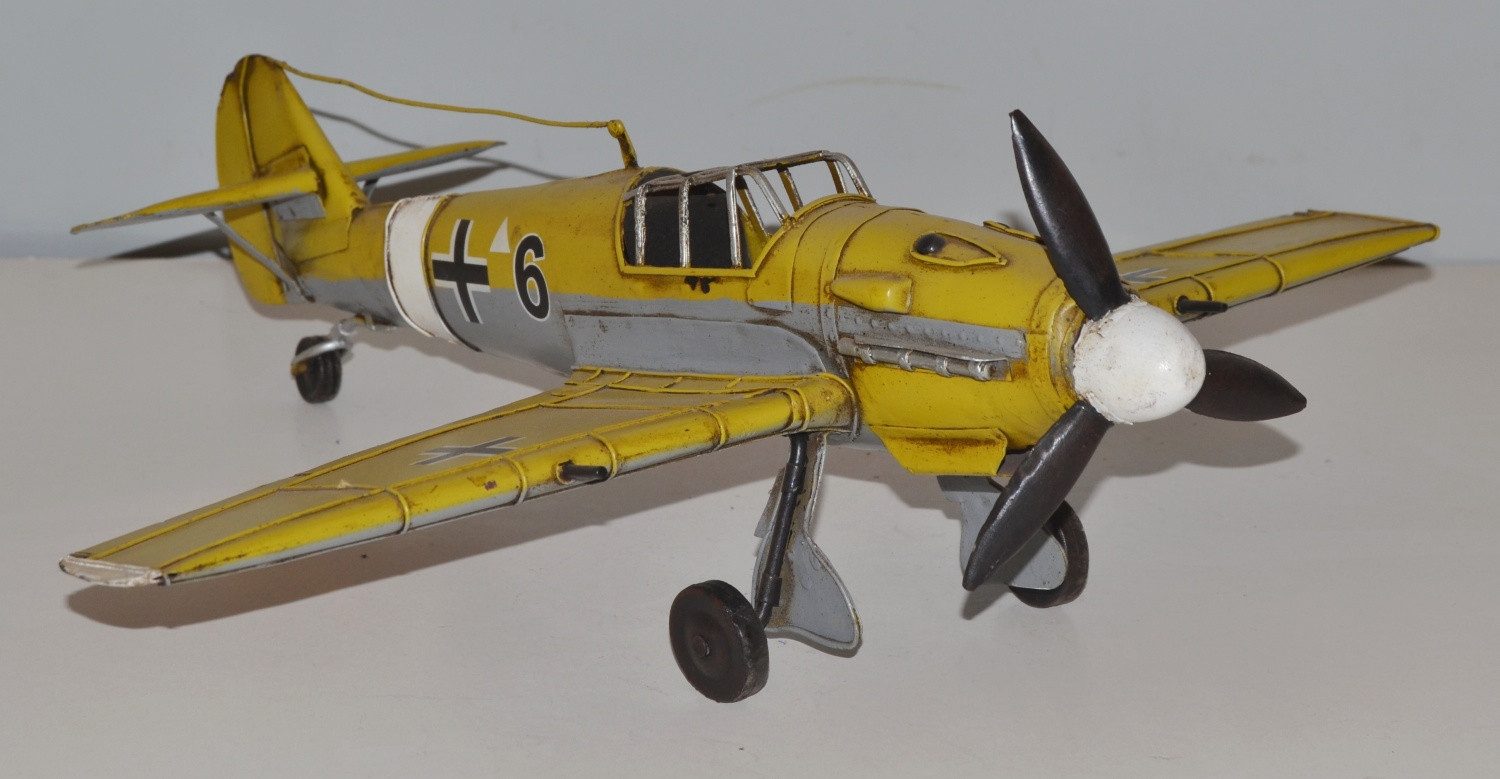 JS GartenDeko Modellflugzeug Modellflugzeug Marke Messerschmitt ME BF 109 aus Blech L 41 cm