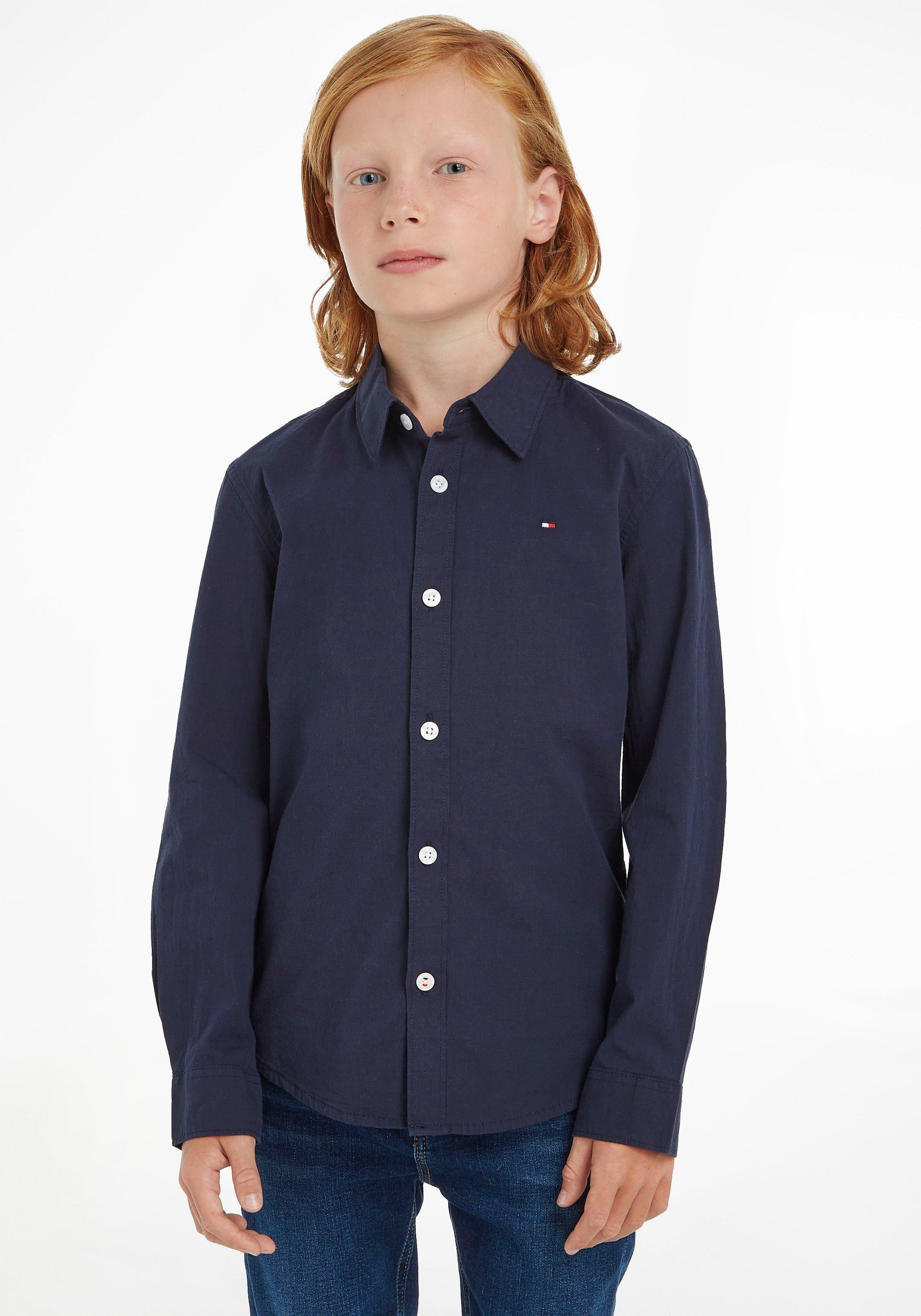 Tommy Hilfiger Langarmhemd Mit STRETCH und der Knöpfen in POPLIN SHIRT Brust L/S, Kontrastfarbe auf Flagstickerei SOLID kleiner